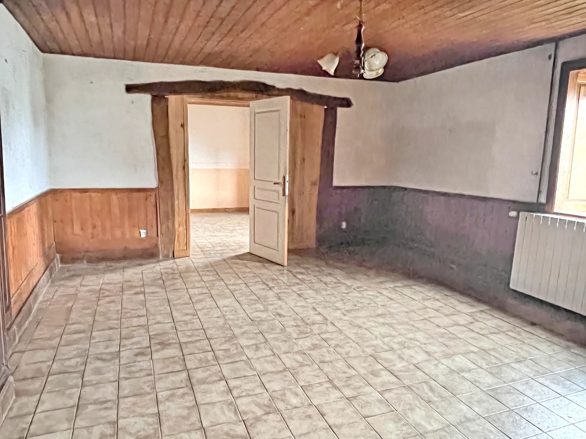 Maison style ferme de 137 m2 sur 1572 m2 de terrain 15 MNS PONT DE ROIDE — photo 3