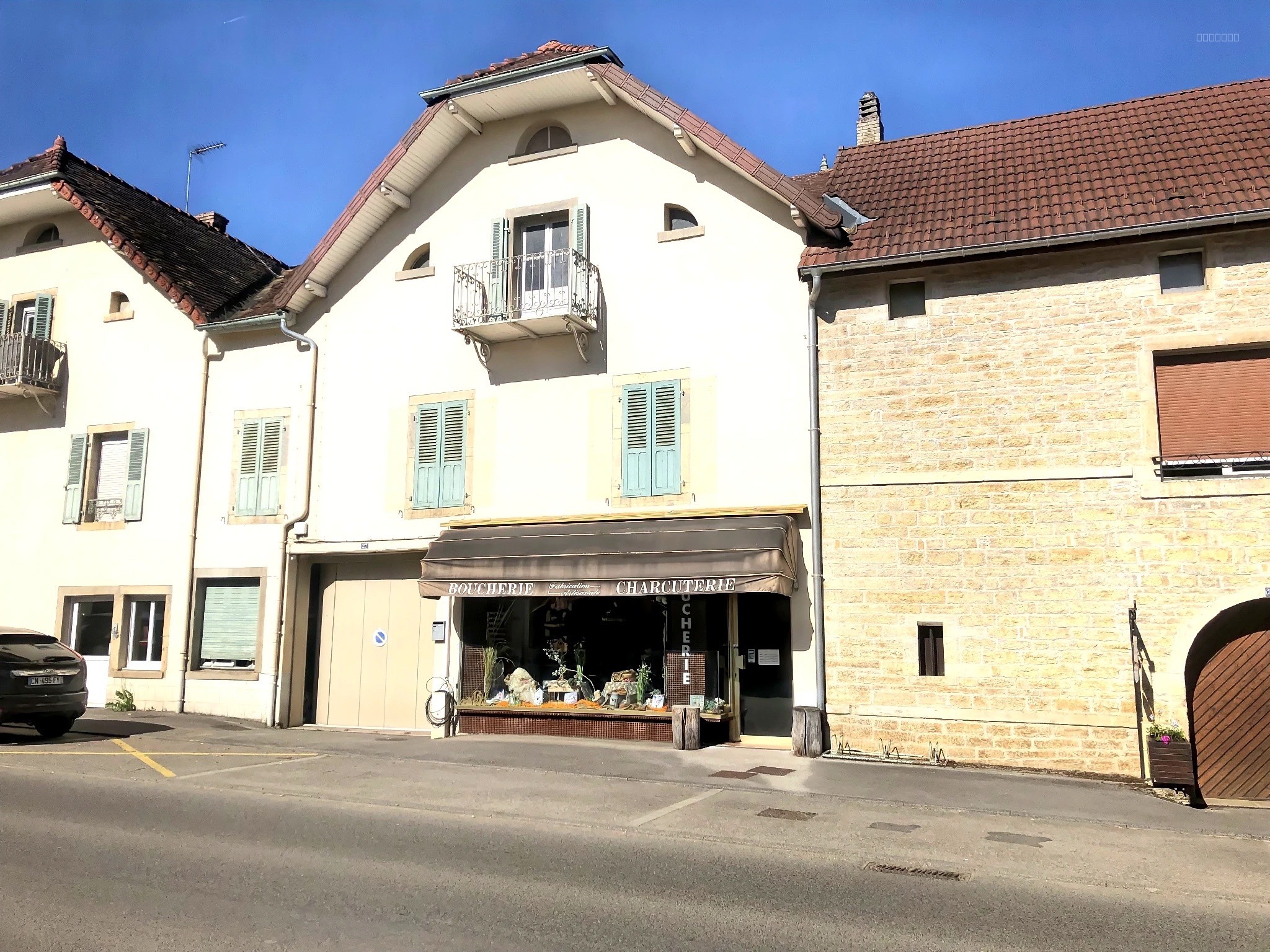 Maison à vendre à Sancey, 500 m², 10 pièces – photo 1 sur 2