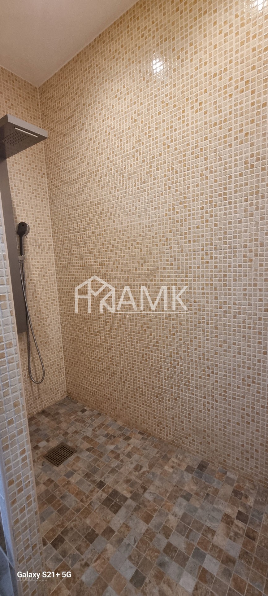 Maison de 165,52 m2   8 pièces   1000 m2 de terrain  plat  Chalet   Piscine   Dépendances   box — photo 10