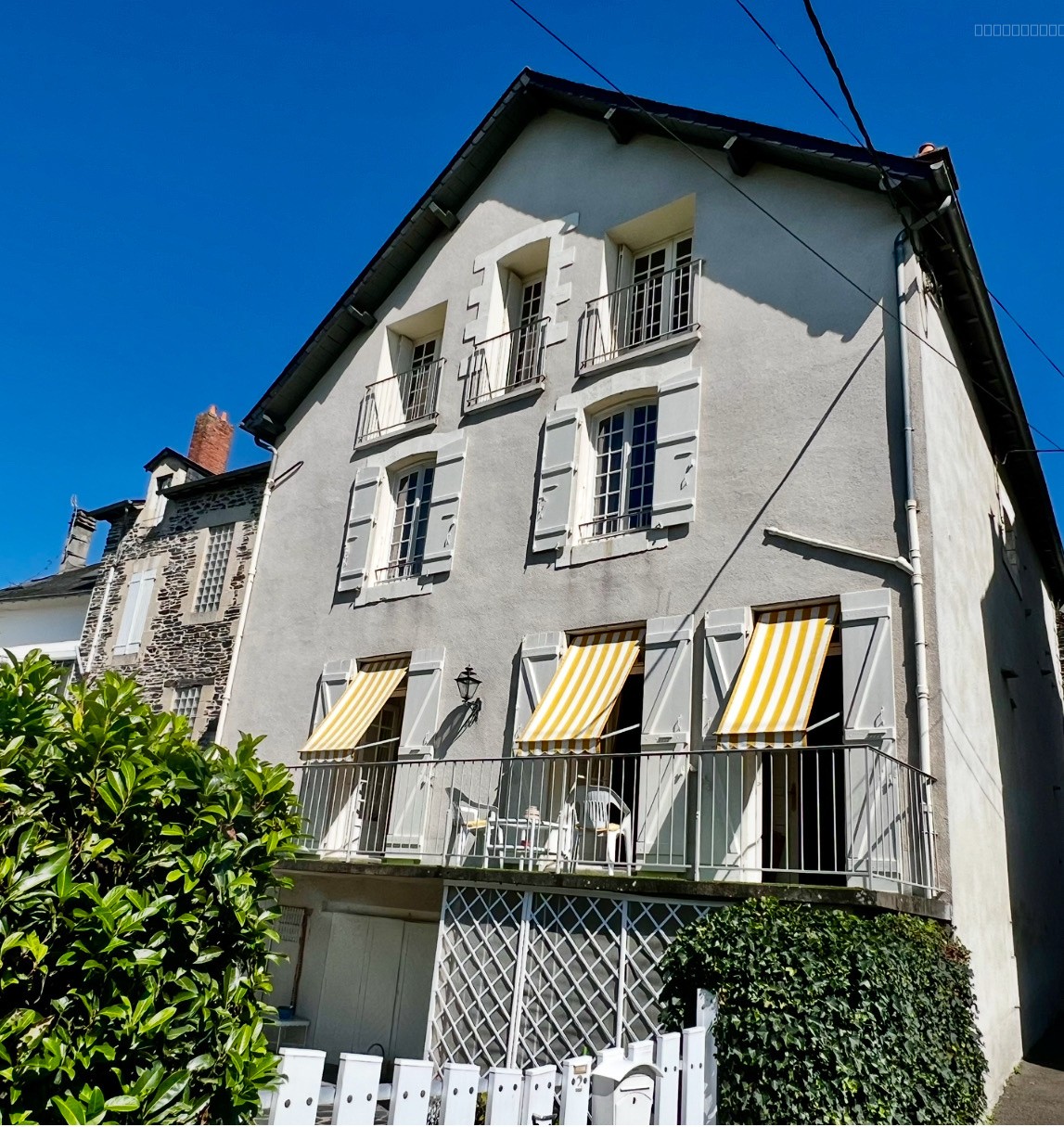 Maison à vendre à Allassac, 260 m², 9 pièces – photo 1 sur 11