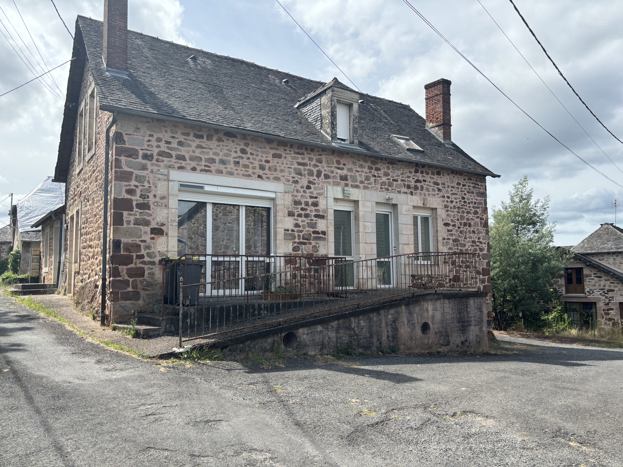 Maison de village en pierre — photo 1