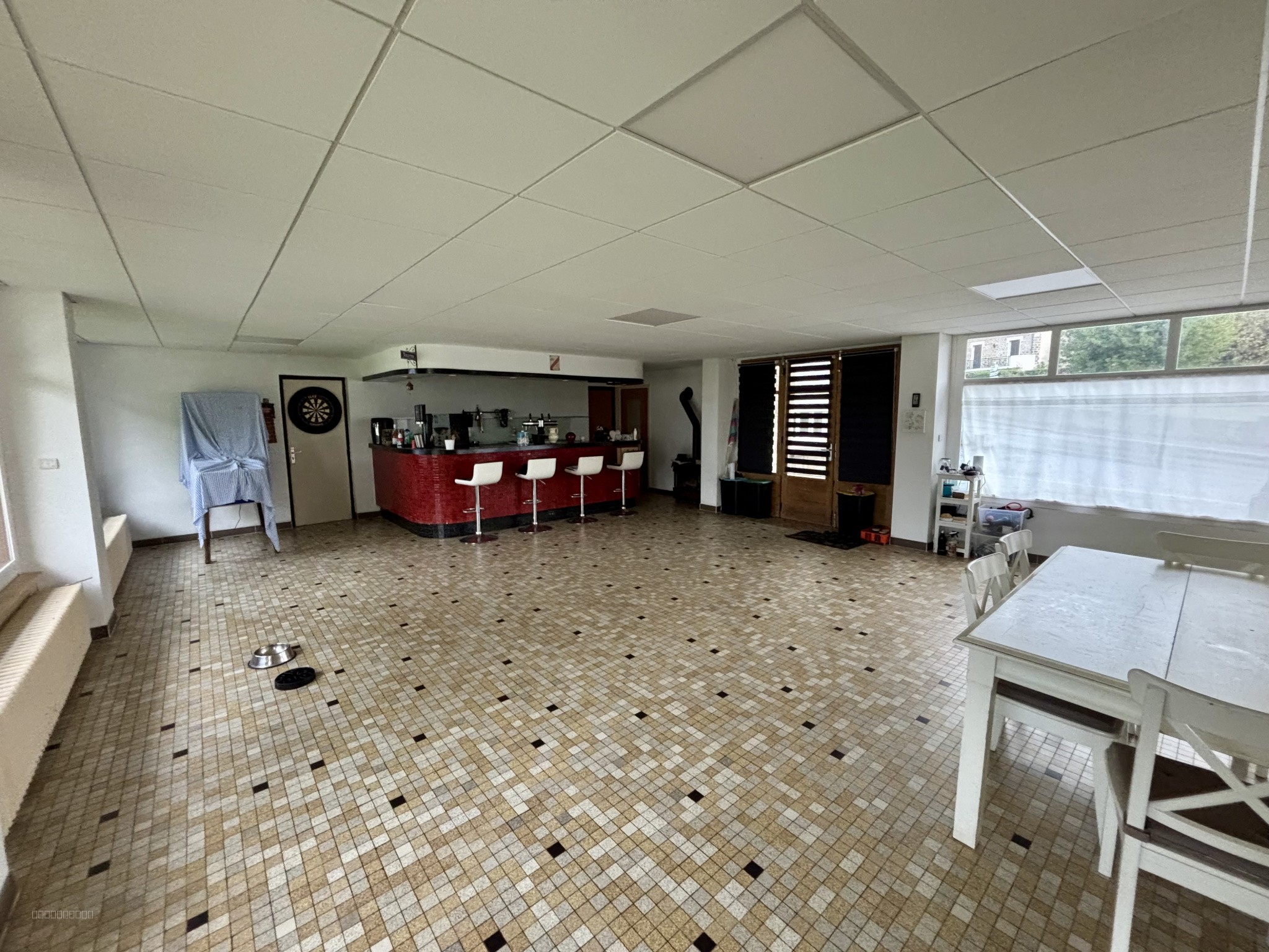 Maison à vendre à Vignols, 440 m², 16 pièces – photo 2 sur 13