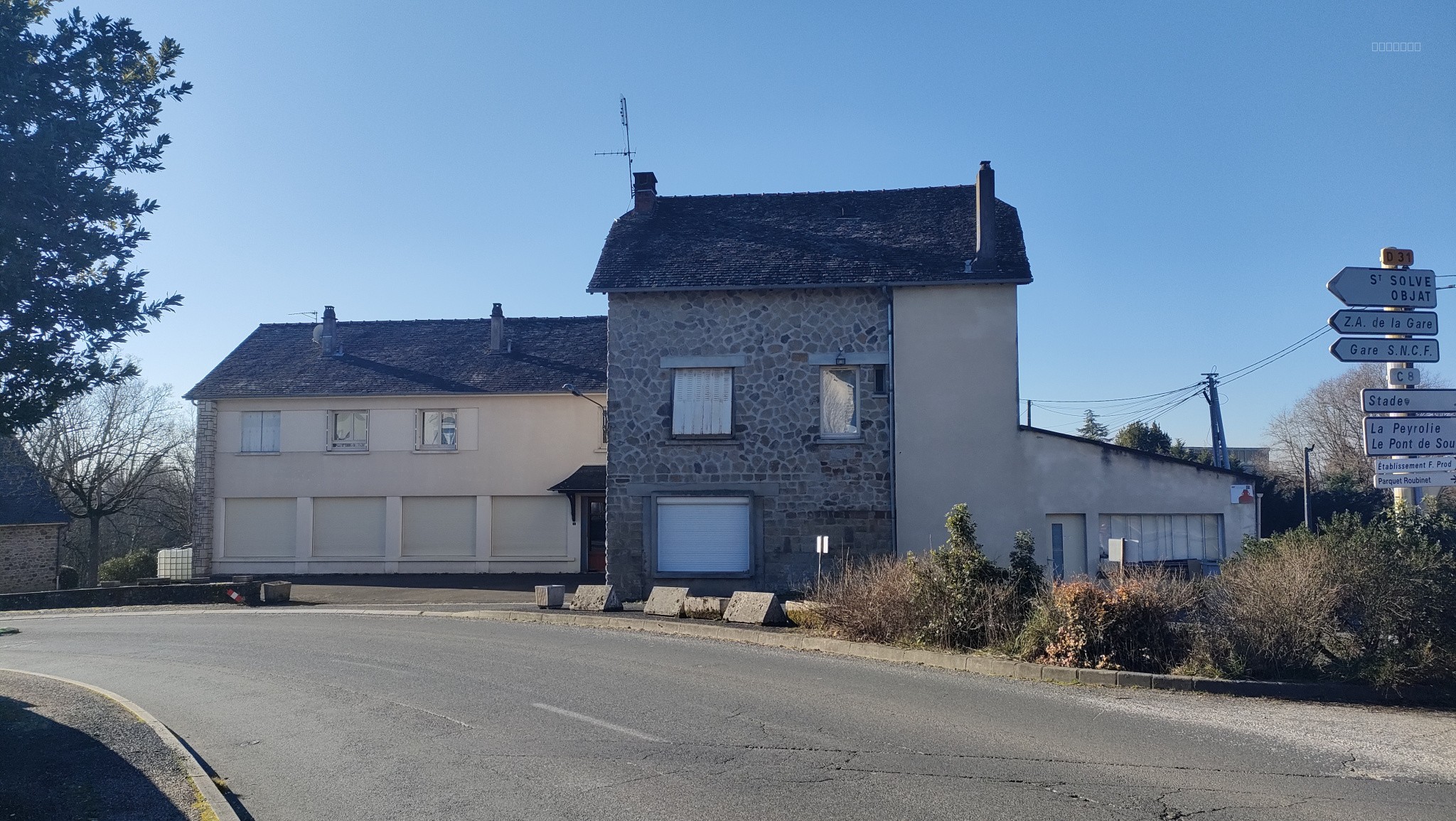 Maison à vendre à Vignols, 440 m², 16 pièces – photo 1 sur 13