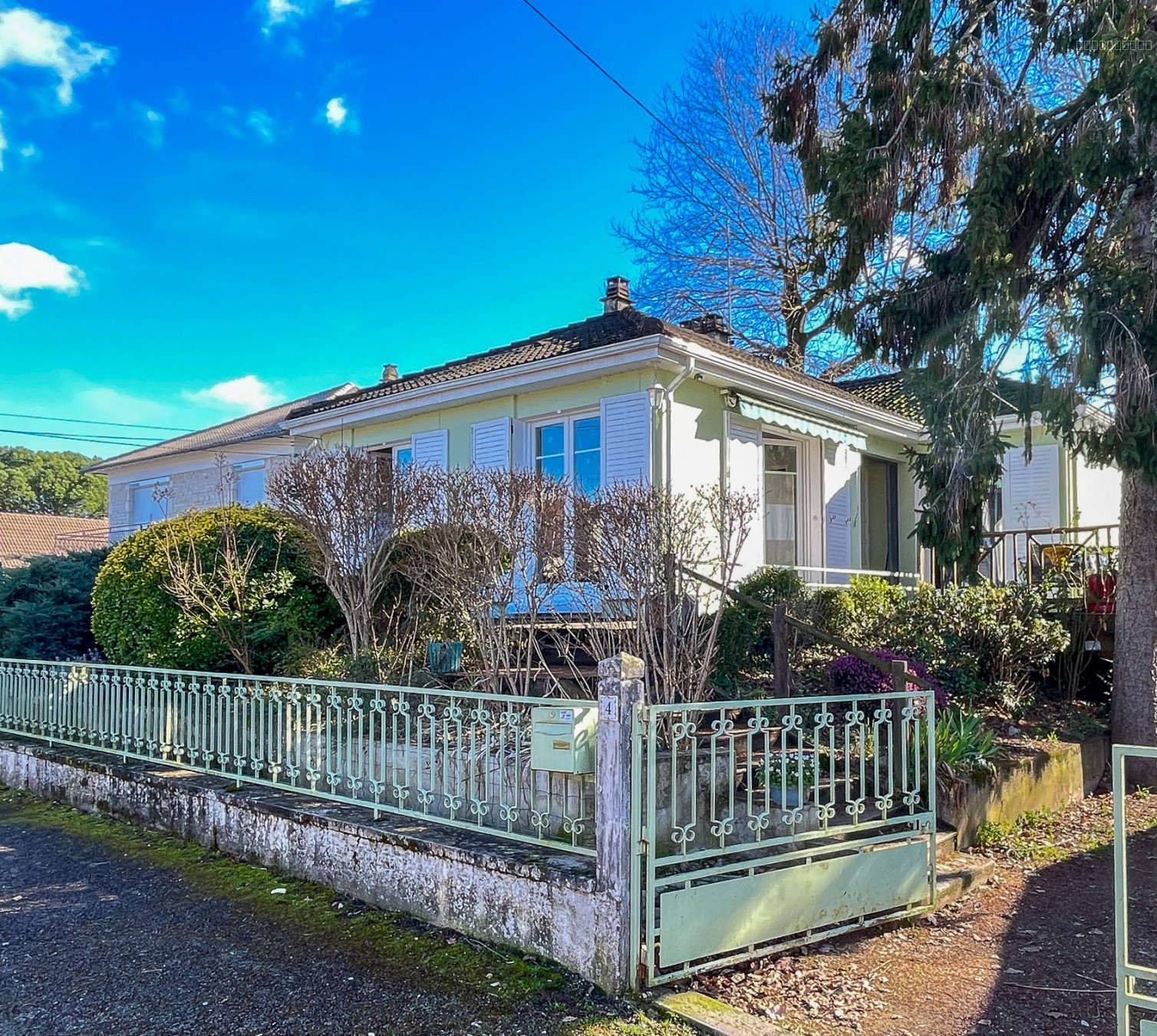 Maison à vendre à Brive la gaillarde, 1 011 m², 6 pièces – photo 1 sur 4