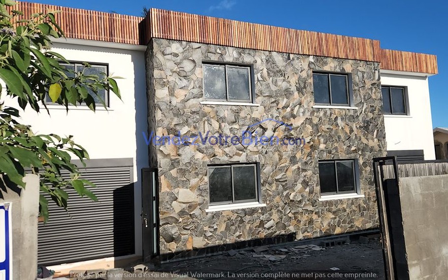 Maison à vendre à Le tampon, 200 m², 10 pièces – photo 1 sur 1