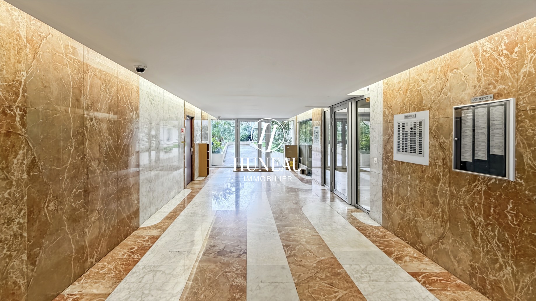 STUDIO DE 30 M2 AVEC BALCON, CAVE ET PARKING — photo 10