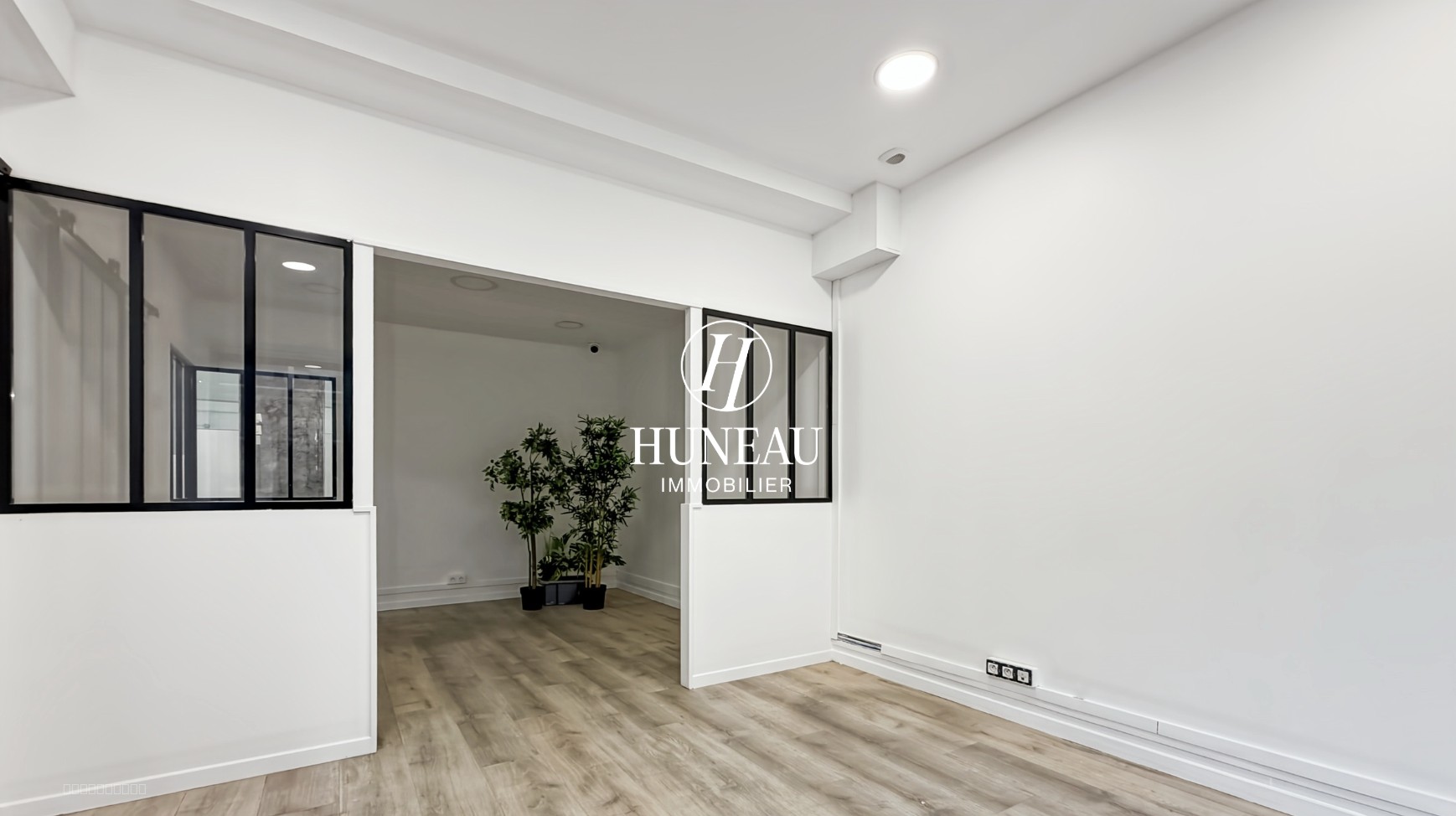 LOCAL COMMERCIAL DE 380 M2 SUR DEUX NIVEAUX — photo 6