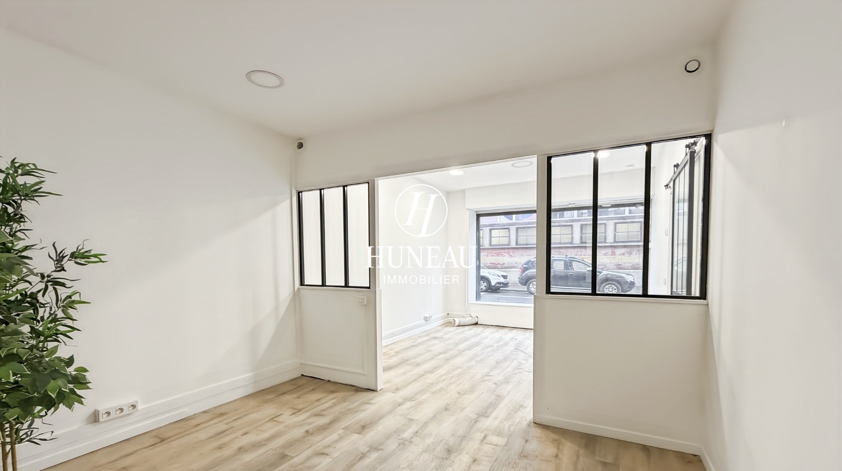 LOCAL COMMERCIAL DE 380 M2 SUR DEUX NIVEAUX — photo 5