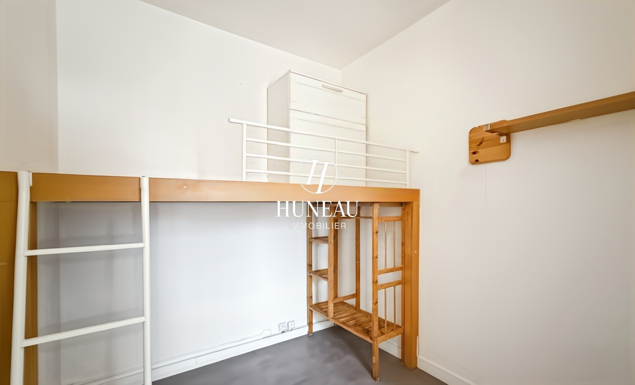 STUDIO IDEALEMENT PLACE AVEC LE METRO WAGRAM AU PIED DE L'IMMEUBLE — photo 3