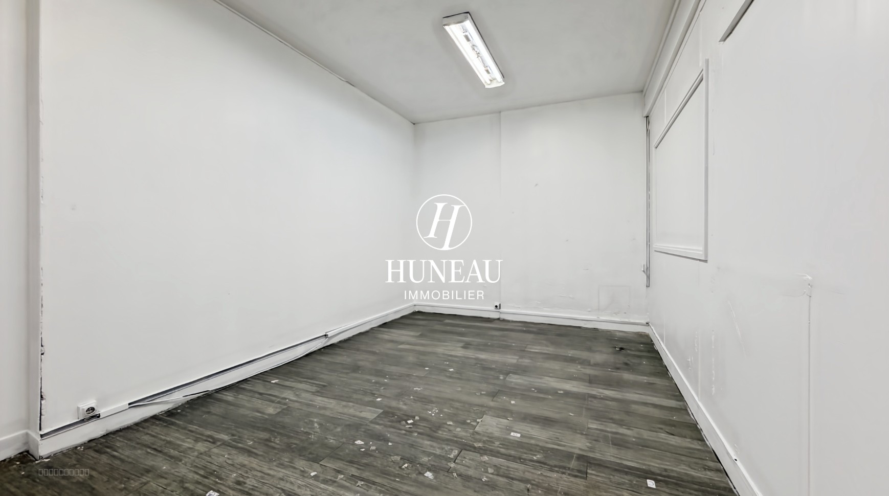 LOCAL COMMERCIAL DE 380 M2 SUR DEUX NIVEAUX — photo 8