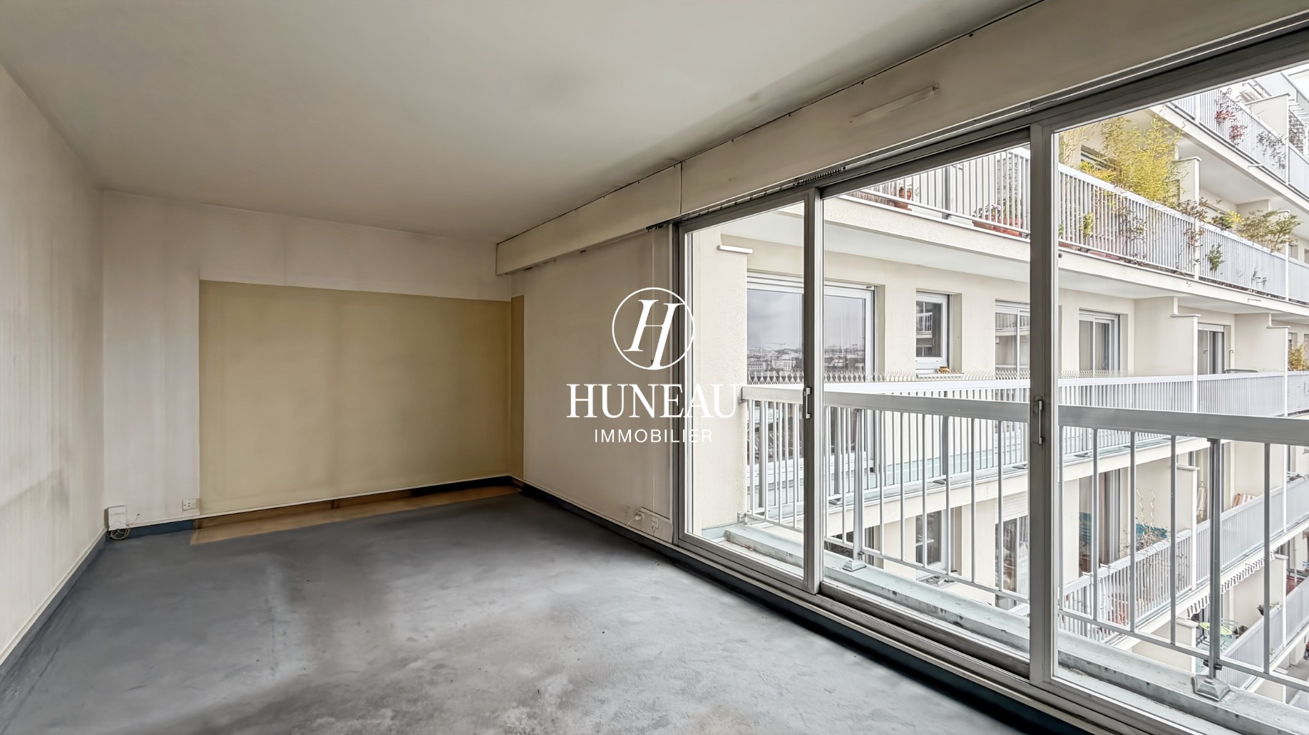 STUDIO DE 30 M2 AVEC BALCON, CAVE ET PARKING — photo 4