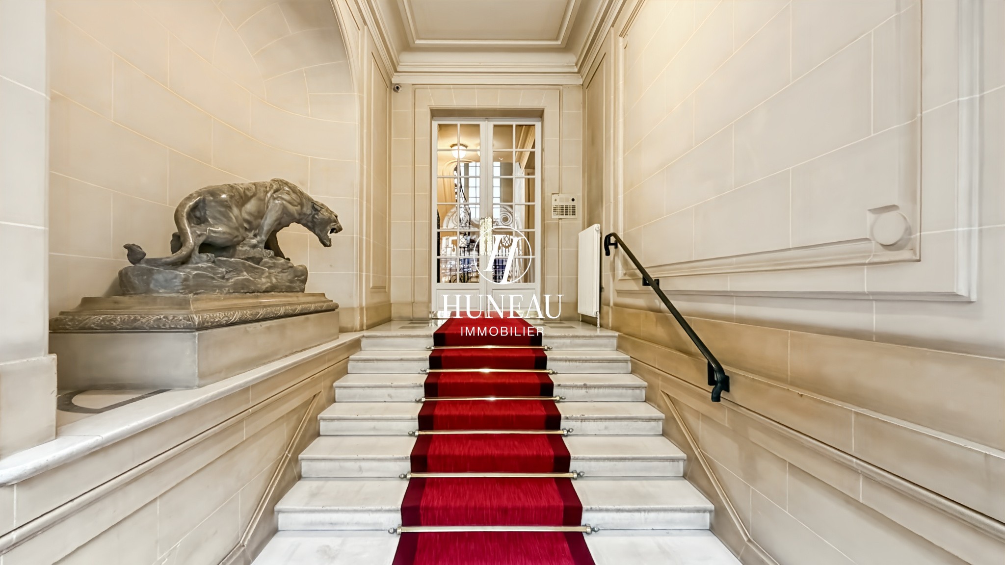 STUDIO IDEALEMENT PLACE AVEC LE METRO WAGRAM AU PIED DE L'IMMEUBLE — photo 6