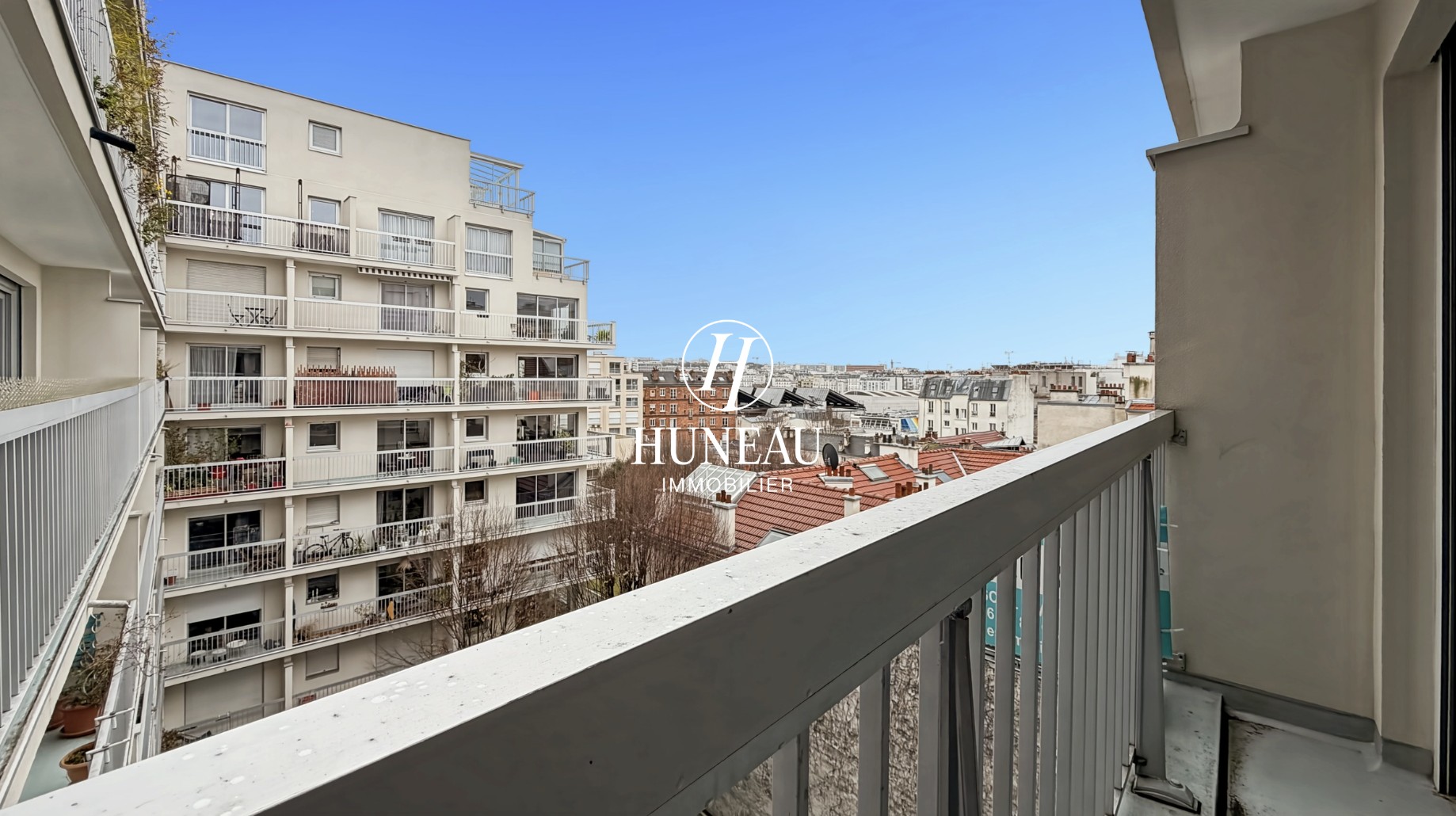 STUDIO DE 30 M2 AVEC BALCON, CAVE ET PARKING — photo 9