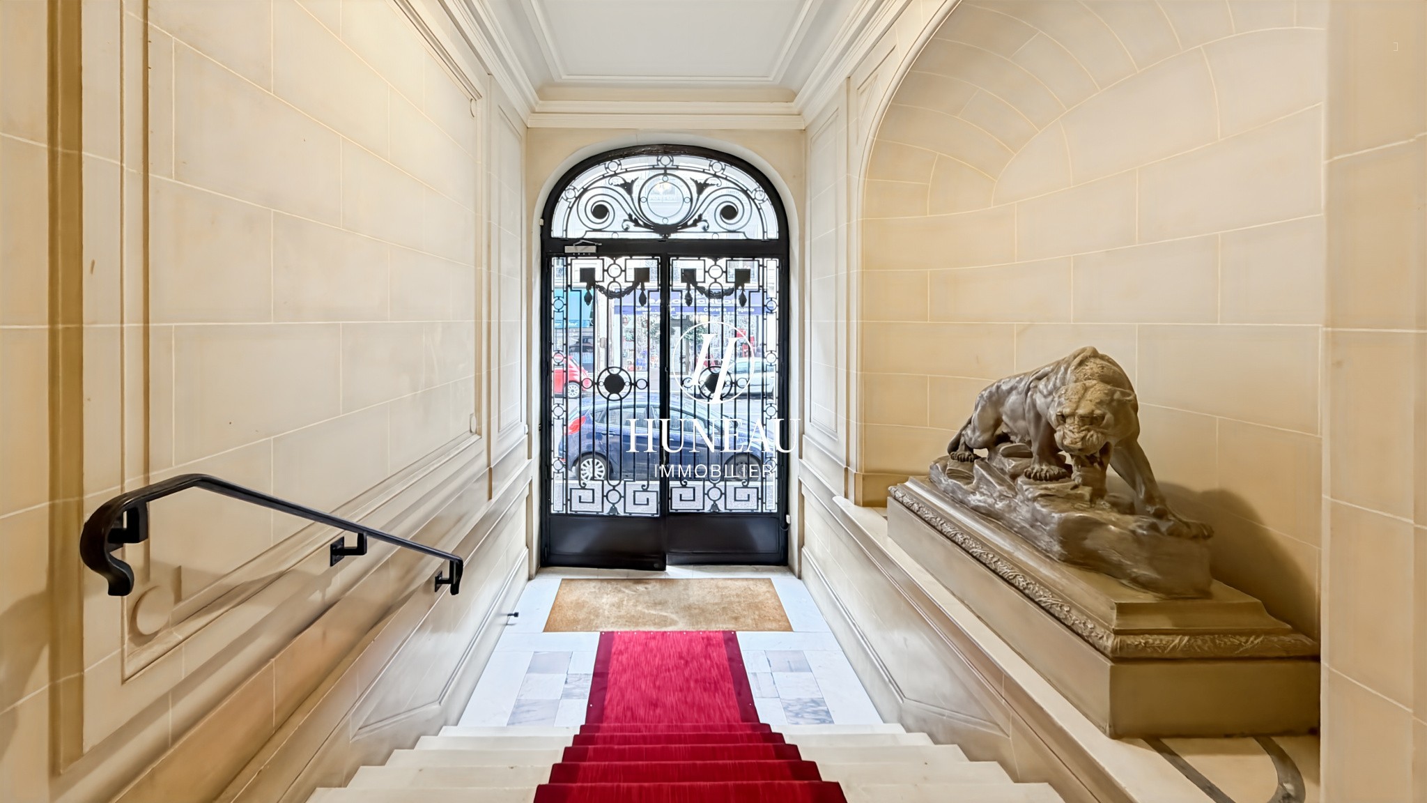 STUDIO IDEALEMENT PLACE AVEC LE METRO WAGRAM AU PIED DE L'IMMEUBLE — photo 5
