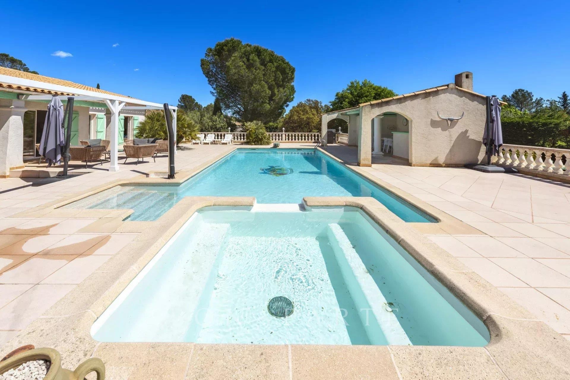 Bien immobilier à vendre à Roquebrune sur argens, 258 m², 10 pièces – photo 3 sur 4