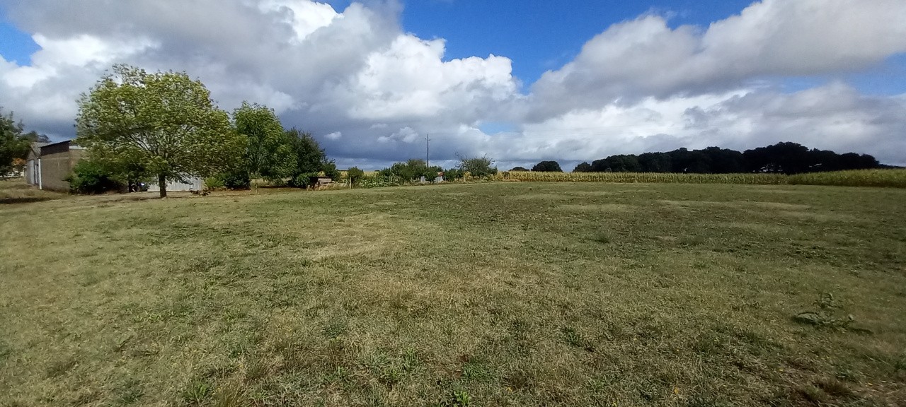 Bien immobilier à vendre à Lamayou, 2 004 m² – photo 1 sur 1