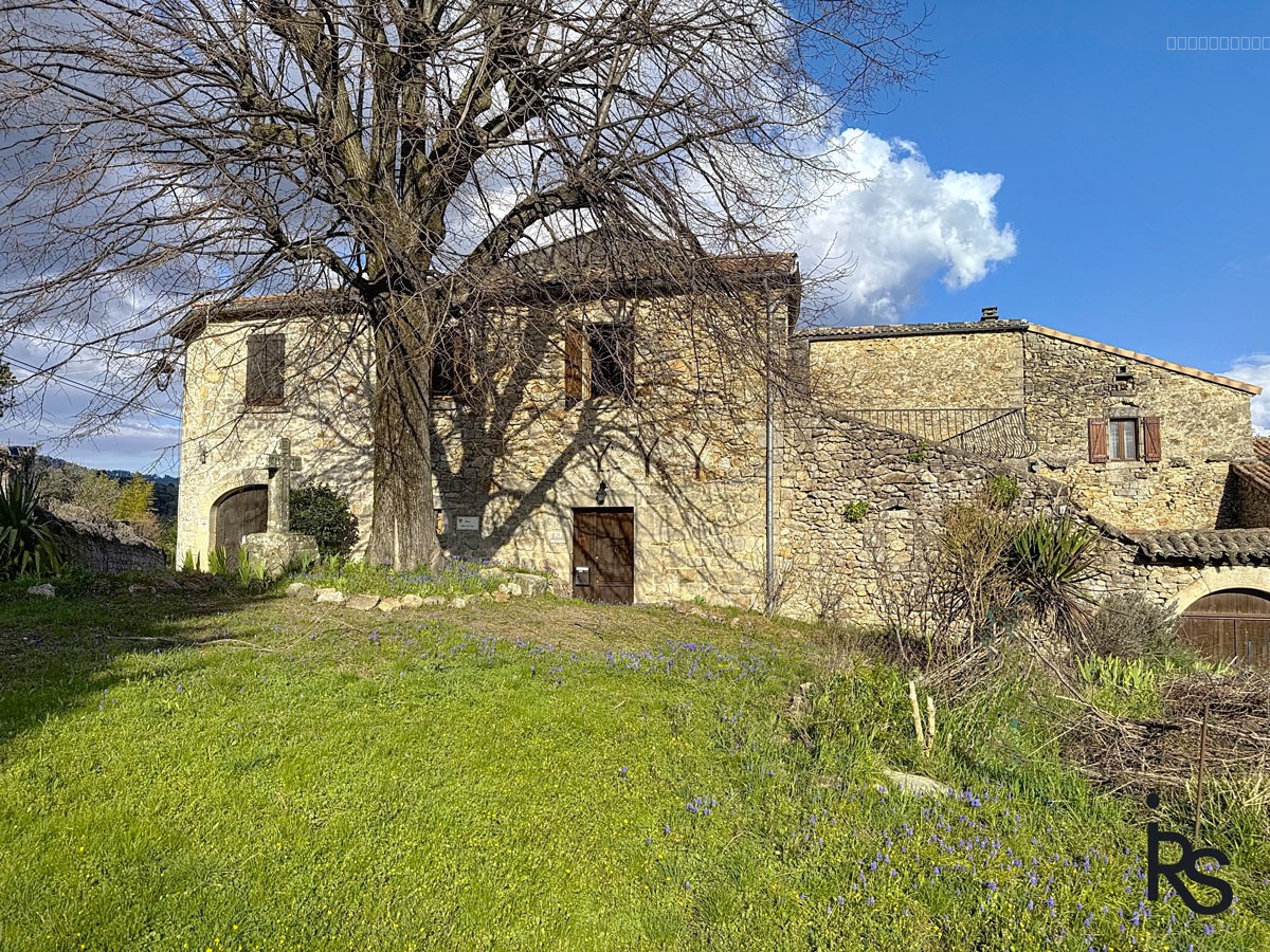 Bien immobilier à vendre à Joannas, 187 m², 6 pièces – photo 1 sur 18