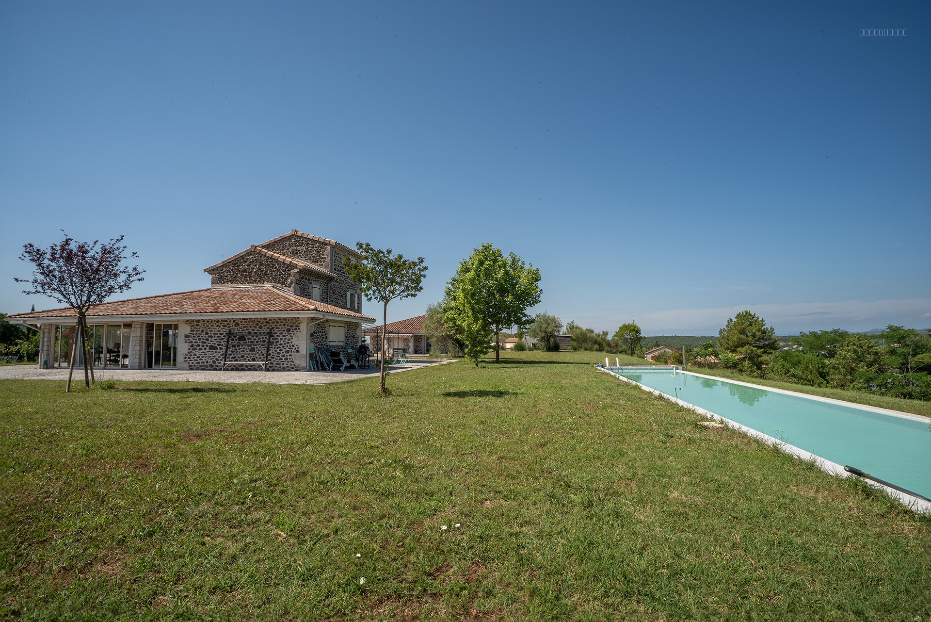 Bien immobilier à vendre à Lussas, 60 m², 8 pièces – photo 1 sur 11