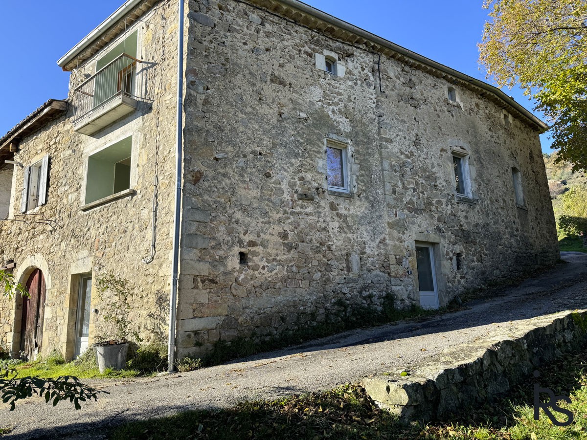 Maison à vendre à Chazeaux, 124 m², 4 pièces – photo 1 sur 15