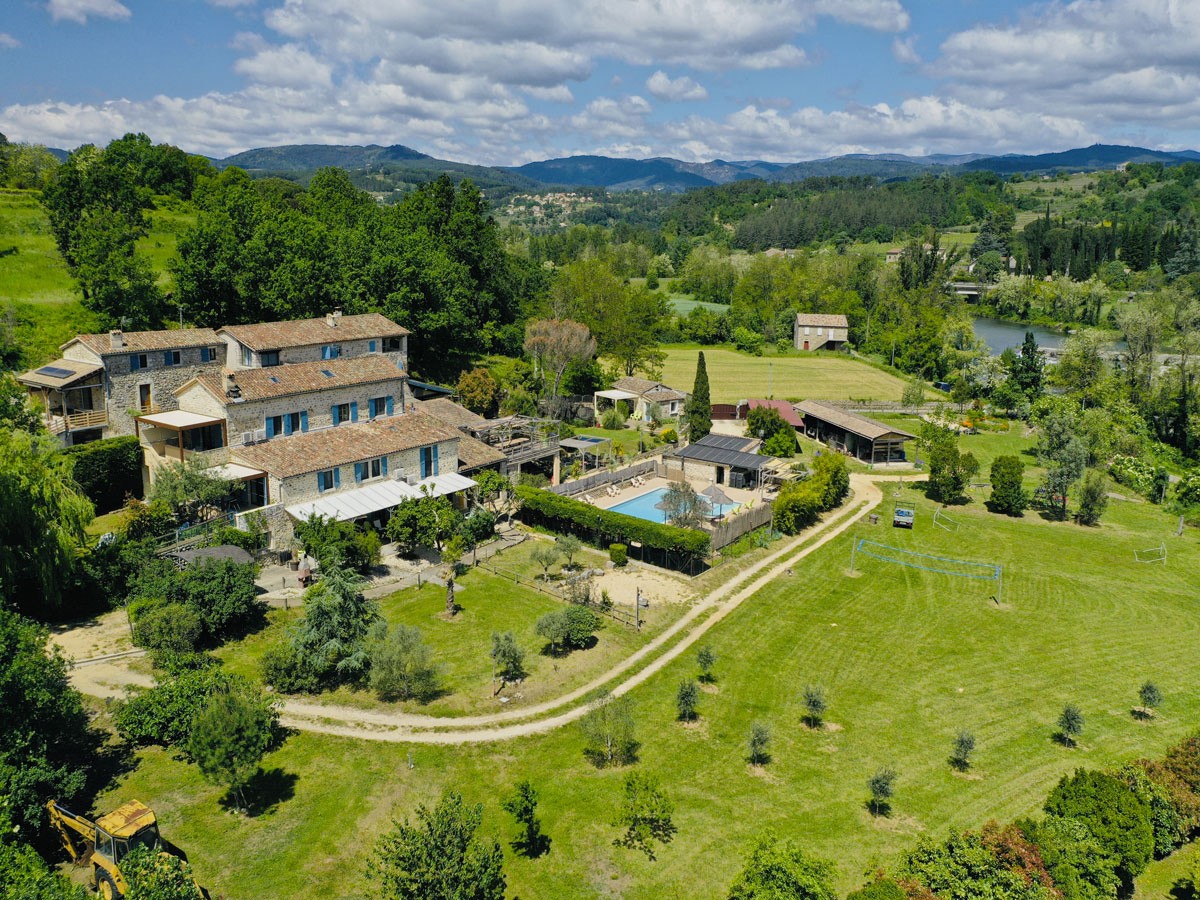 Bien immobilier à vendre à Joyeuse, 639,46 m², 29 pièces – photo 1 sur 20