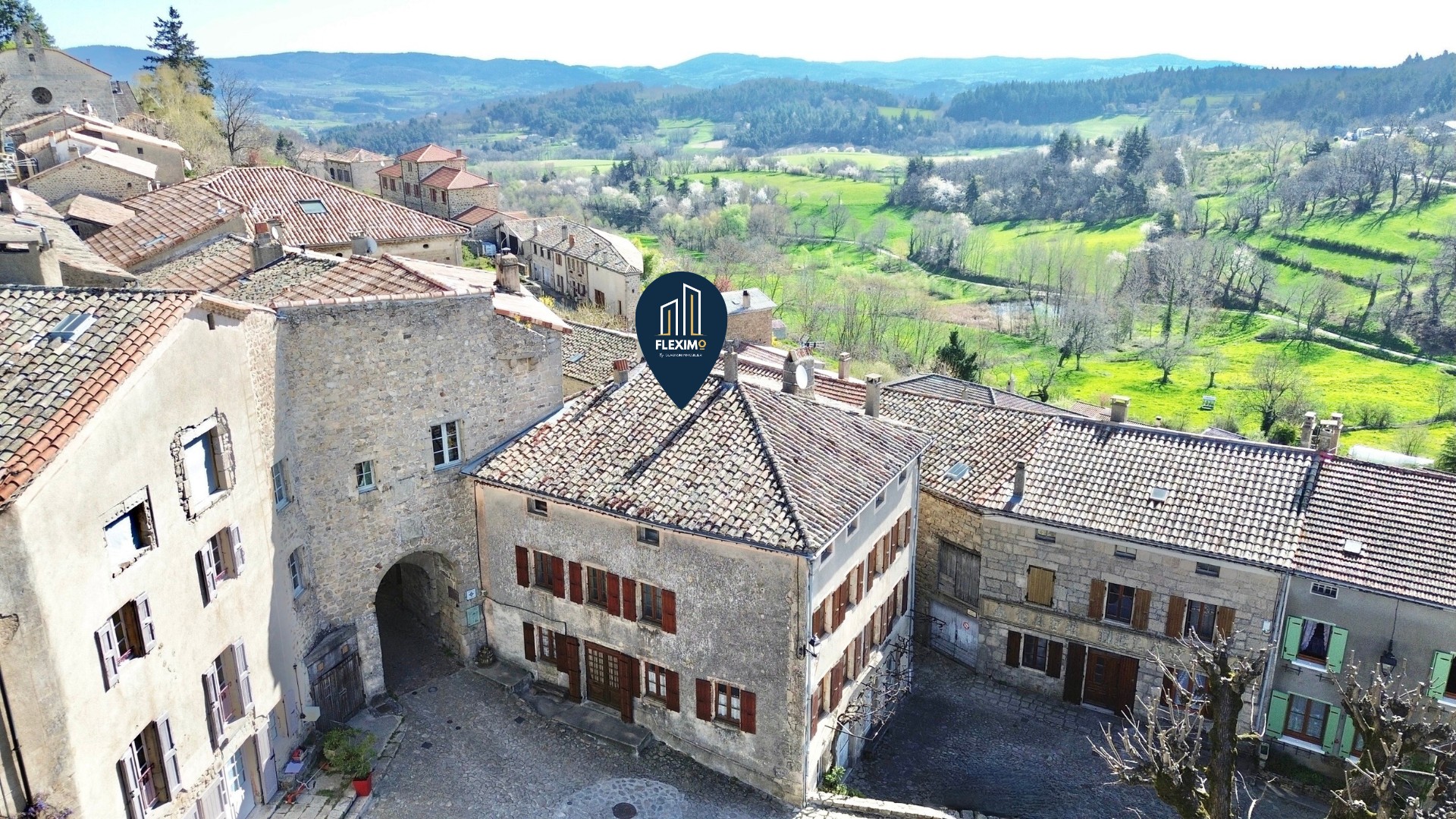 Maison à vendre à Chalencon, 156,61 m², 8 pièces – photo 2 sur 20