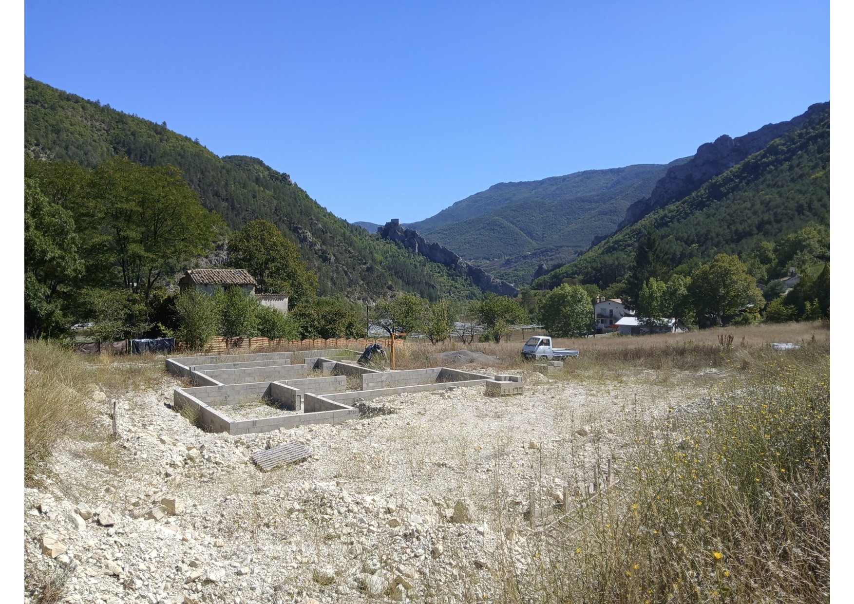 Terrain à vendre à Entrevaux, 2 328 m² – photo 2 sur 3