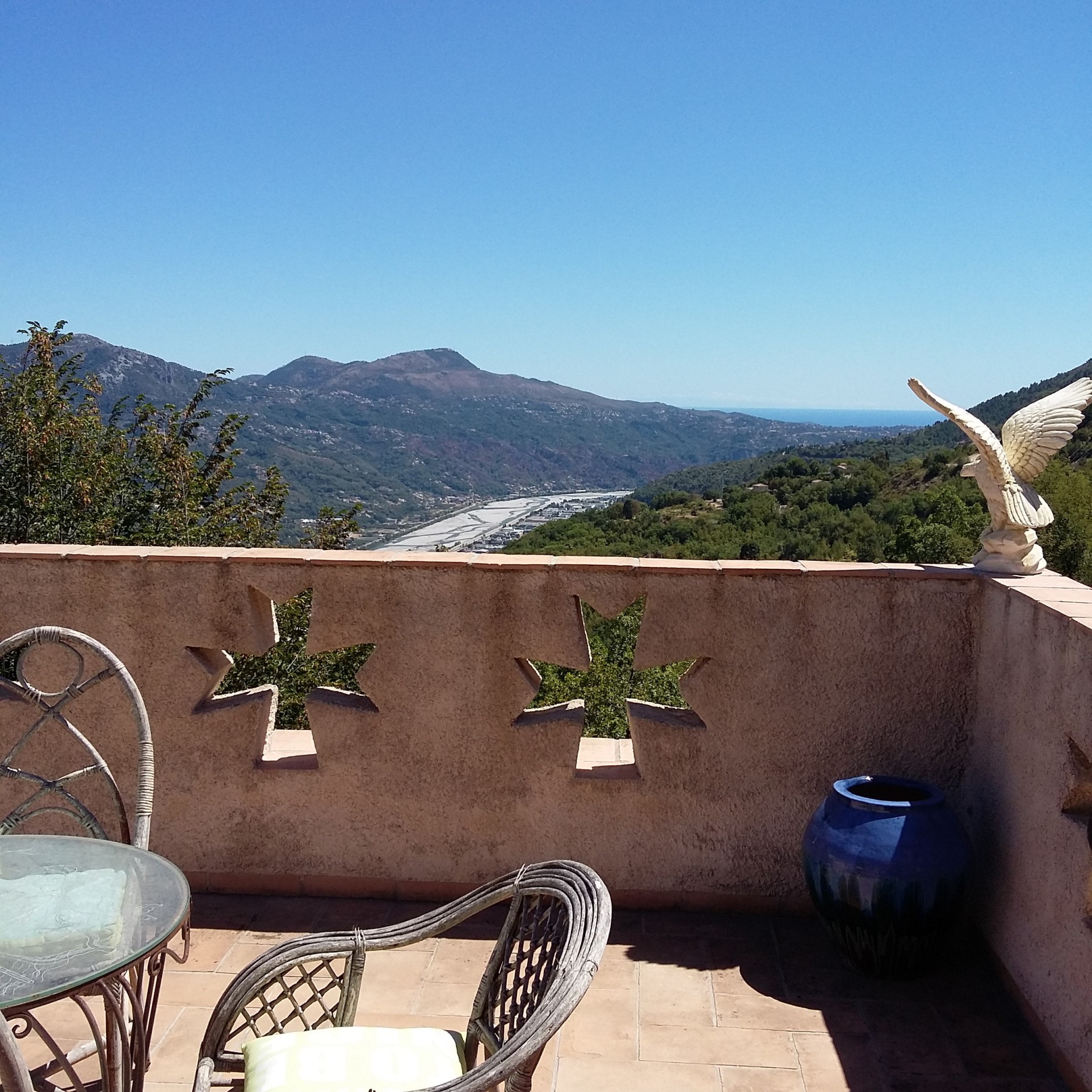Bien immobilier à vendre à Frejus, 670 m² – photo 2 sur 6