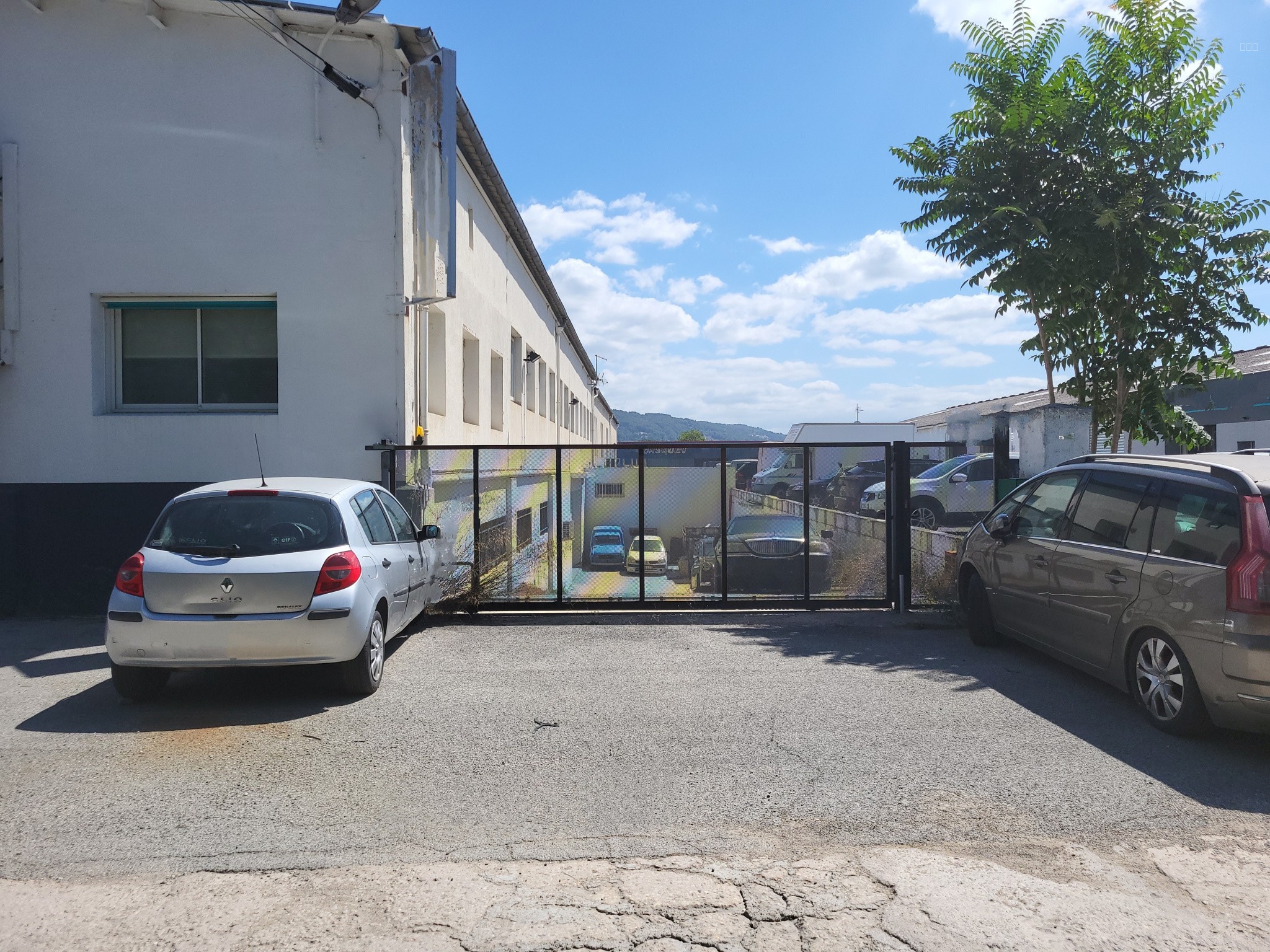 Fonds de commerce à vendre à Draguignan, 1 350 m² – photo 1 sur 2