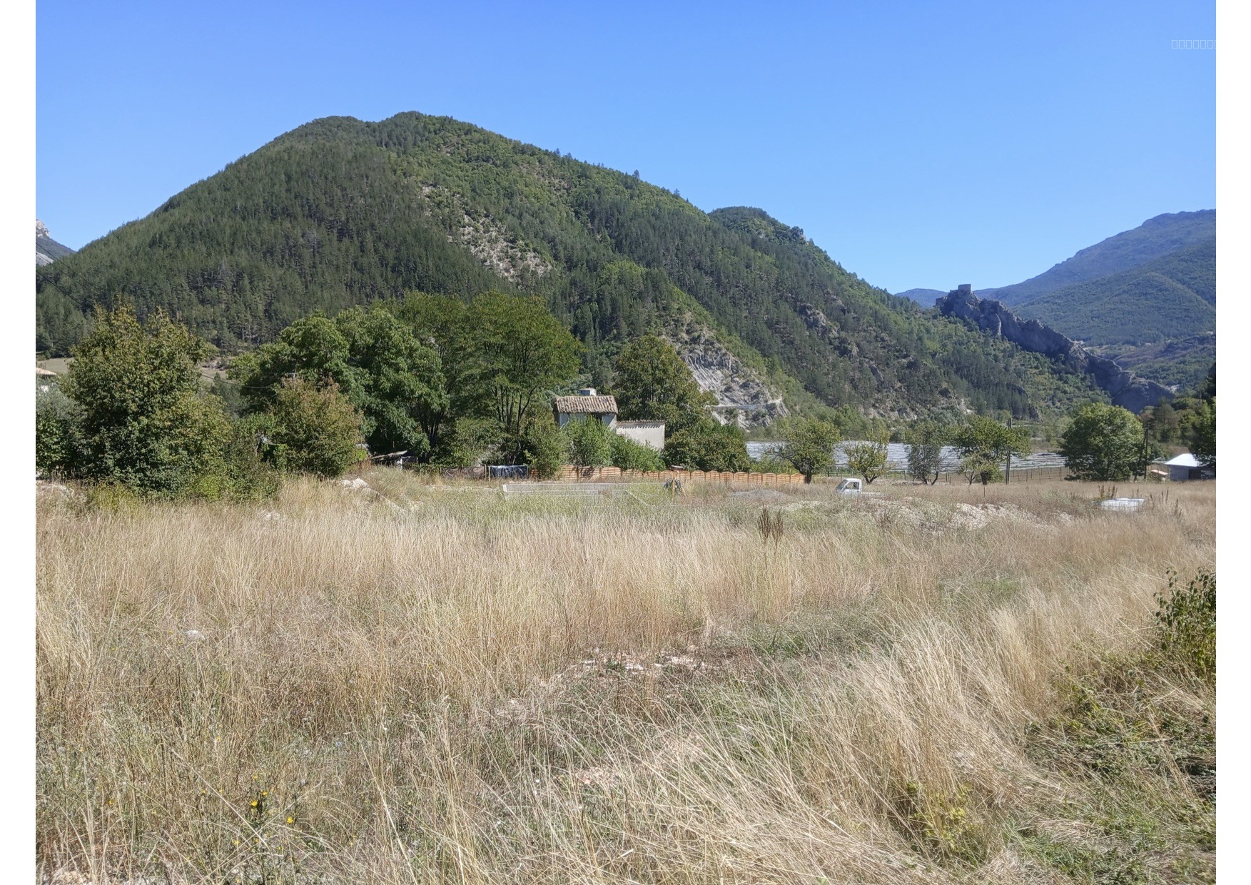 Terrain à vendre à Entrevaux, 2 328 m² – photo 1 sur 3