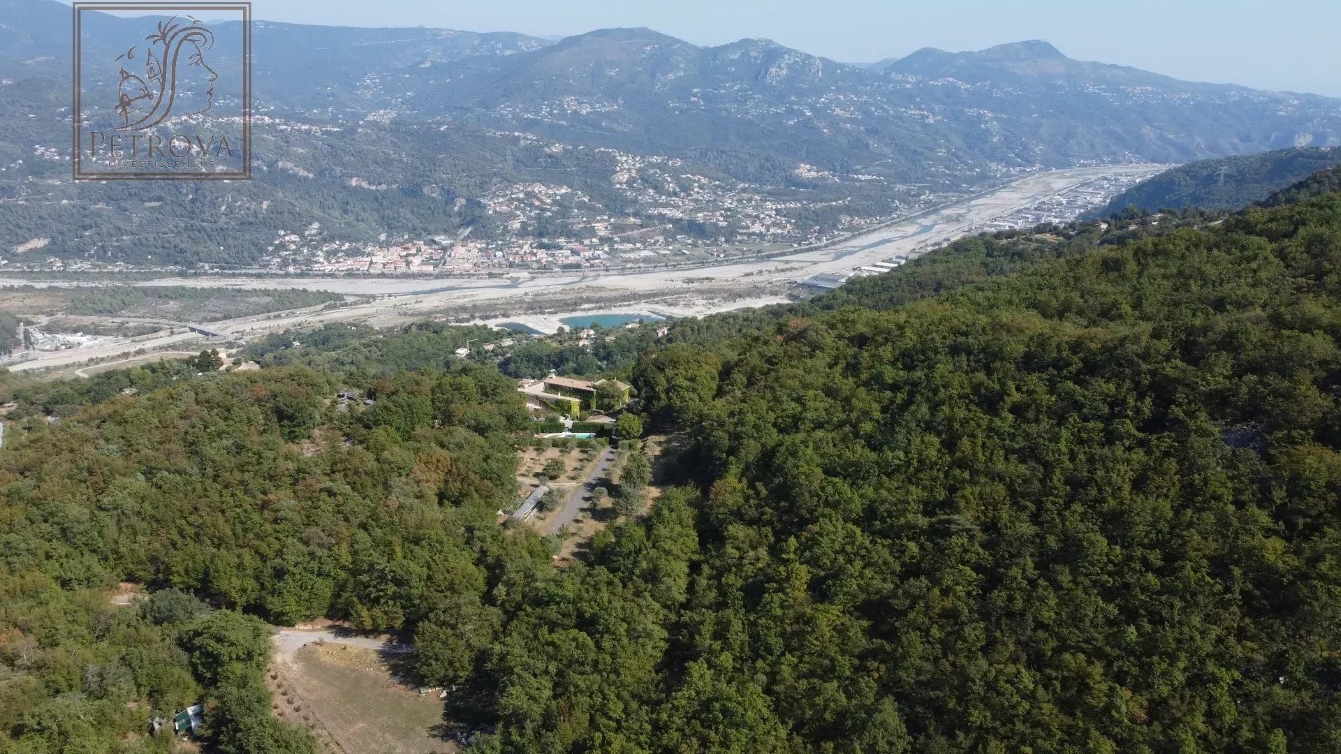 Bien immobilier à vendre à Frejus, 670 m² – photo 3 sur 6