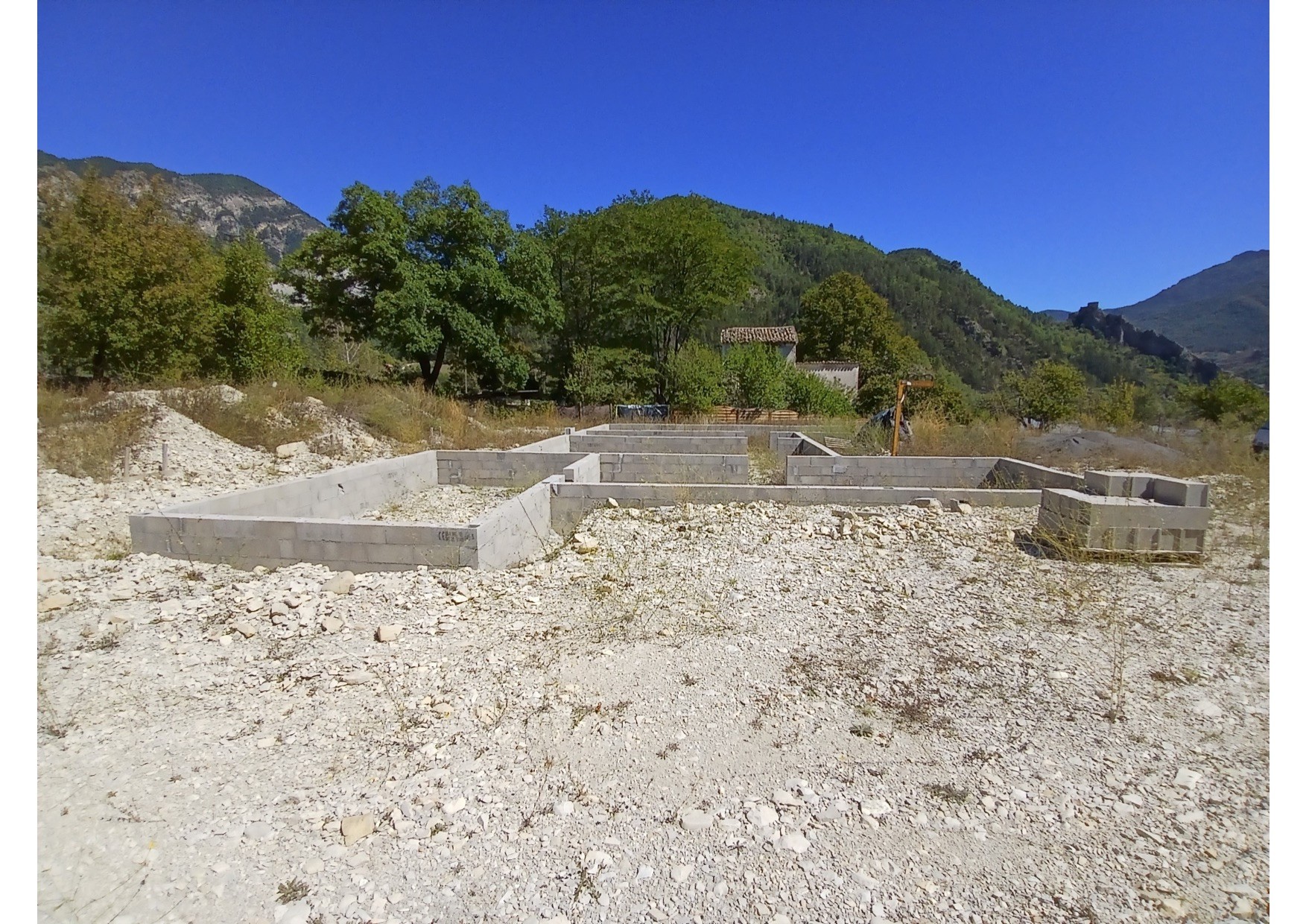 Terrain à vendre à Entrevaux, 2 328 m² – photo 3 sur 3