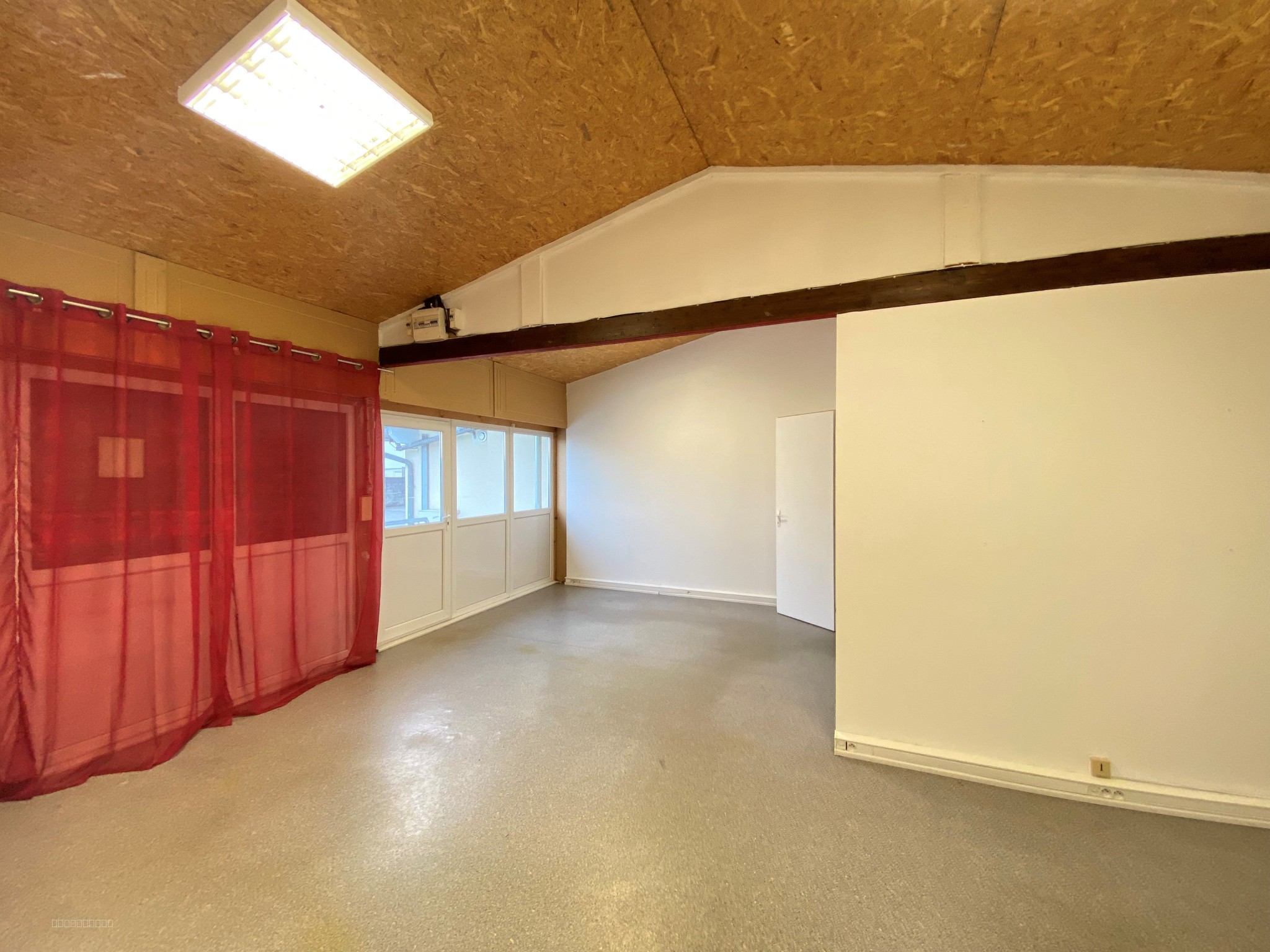 Local commercial à louer à St medard en jalles, 64 m² – photo 2 sur 9