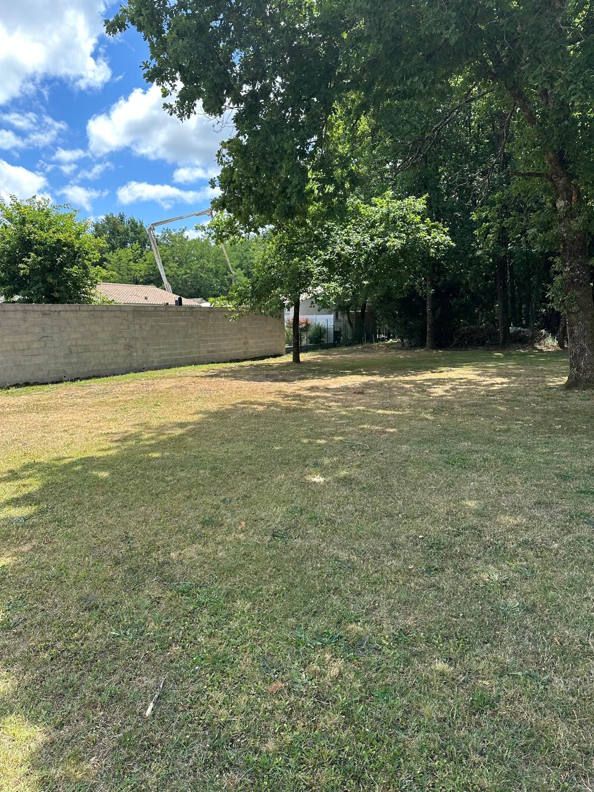 Bien immobilier à vendre à Avensan, 1 000 m² – photo 1 sur 5