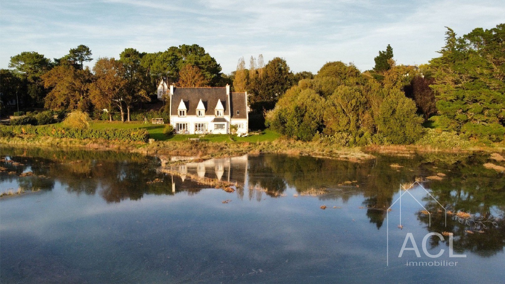 Grande maison familiale pieds dans l’eau, entre saline et océan — photo 10