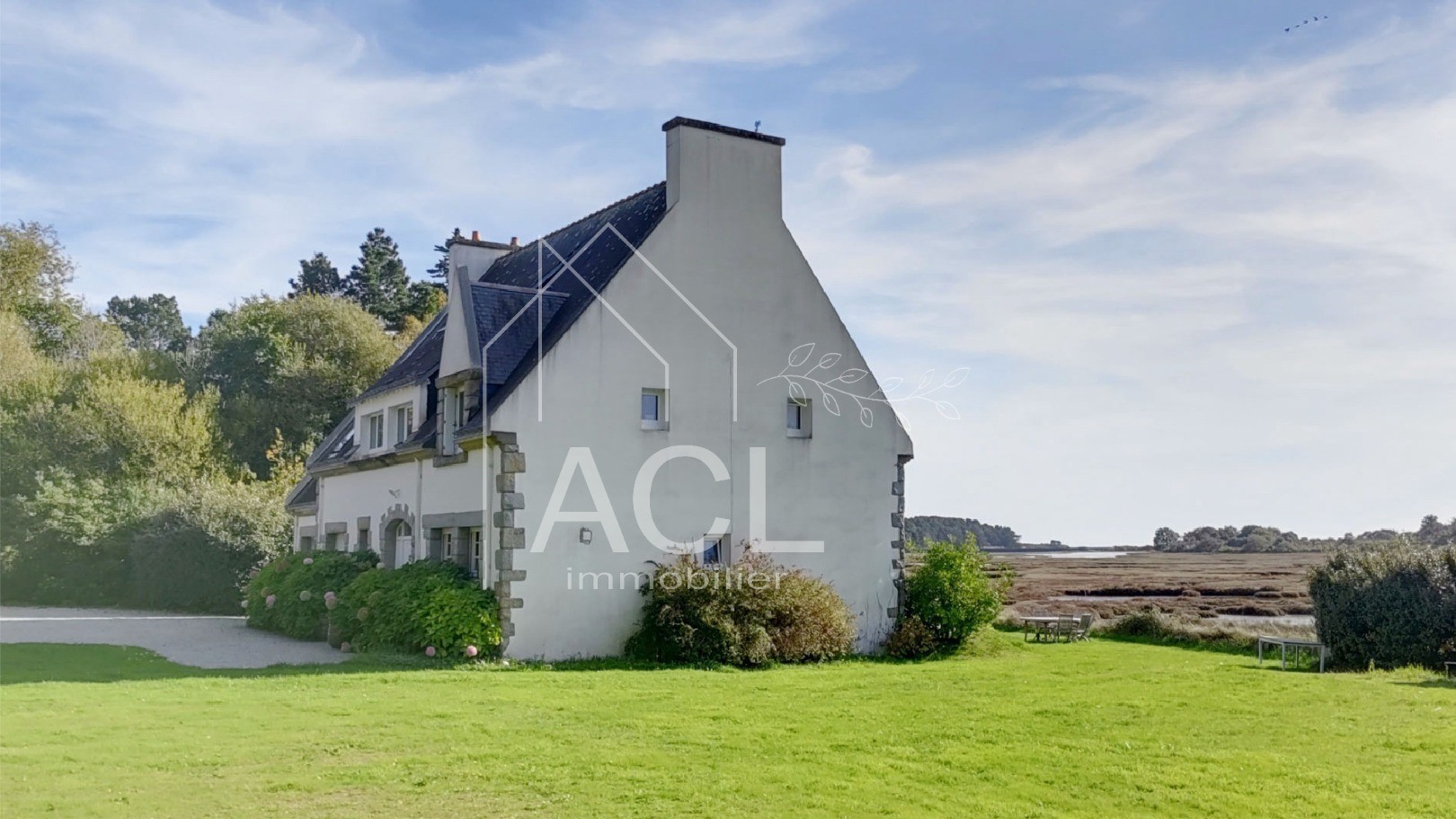 Grande maison familiale pieds dans l’eau, entre saline et océan — photo 9