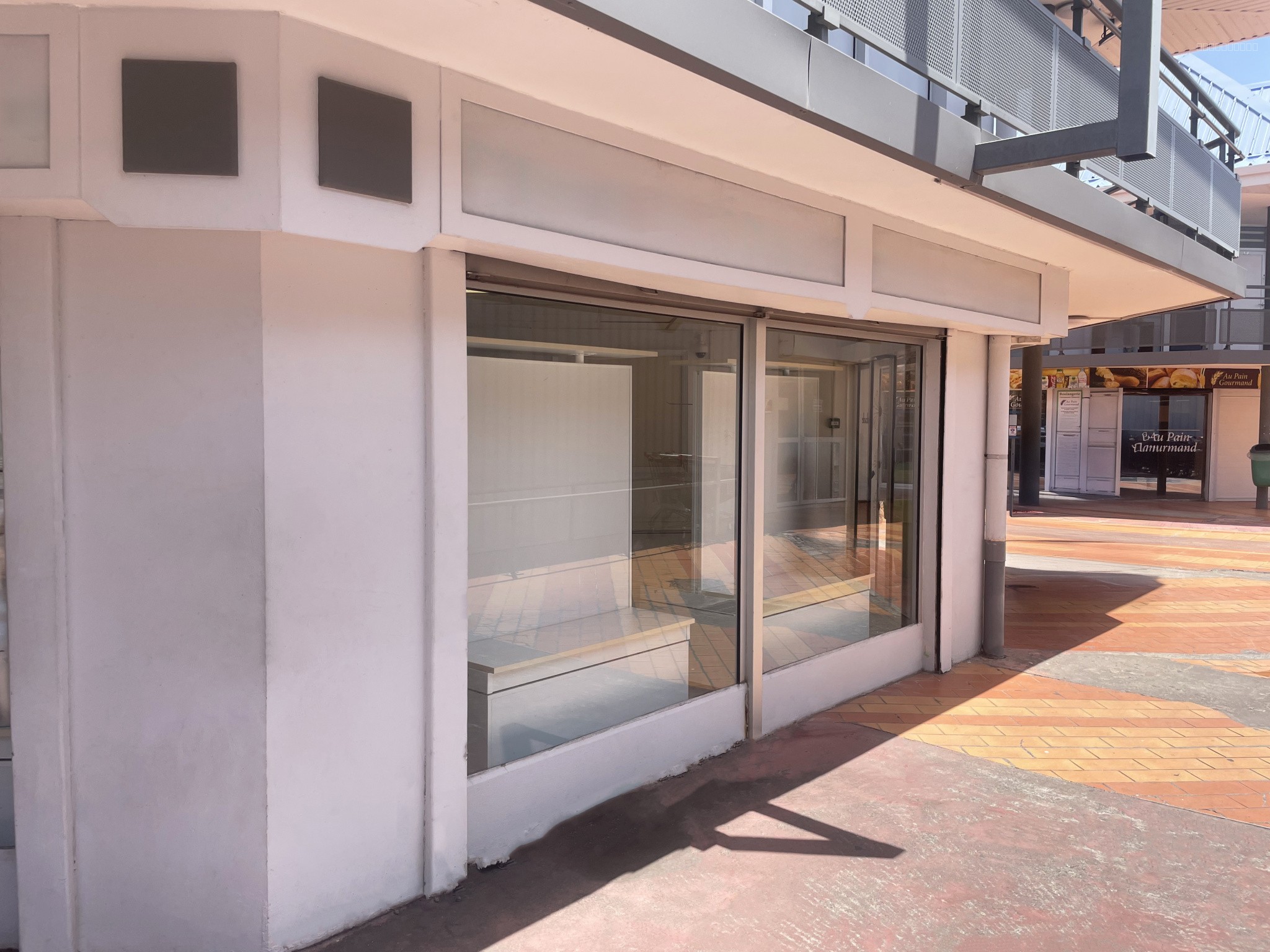 Local commercial à louer à Saint martin, 55 m² – photo 1 sur 7