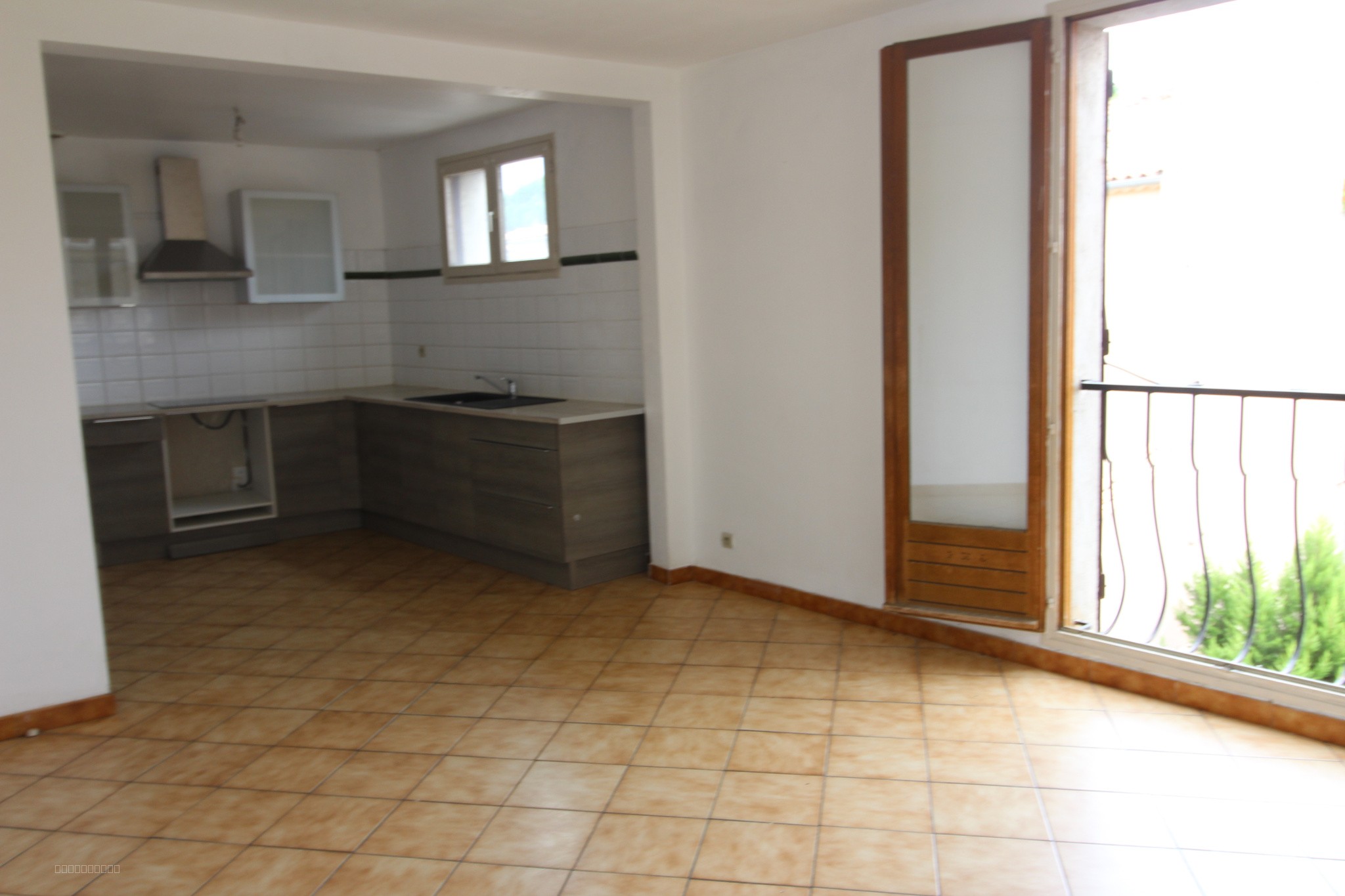 LIMOUX, CENTRE-VILLE, APPARTEMENT F4 — photo 2