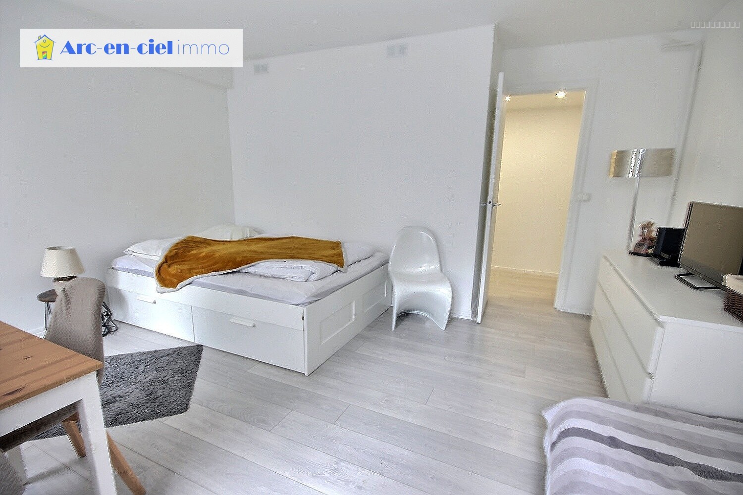 Studio au pied des marches de la Butte Montmartre et du Sacré-Coeur — photo 3