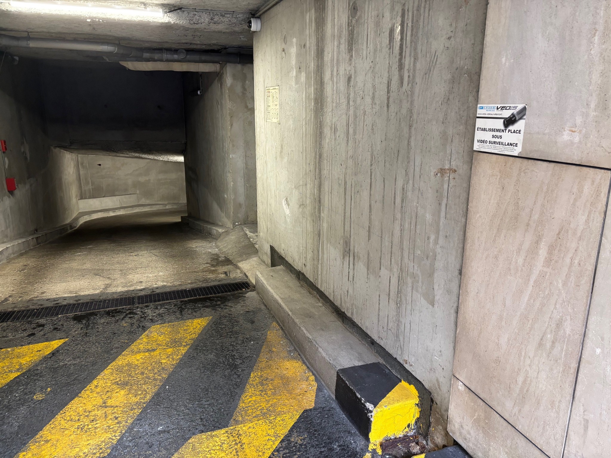 Paris 10 Place de parking Mo Stalingrad — photo 8