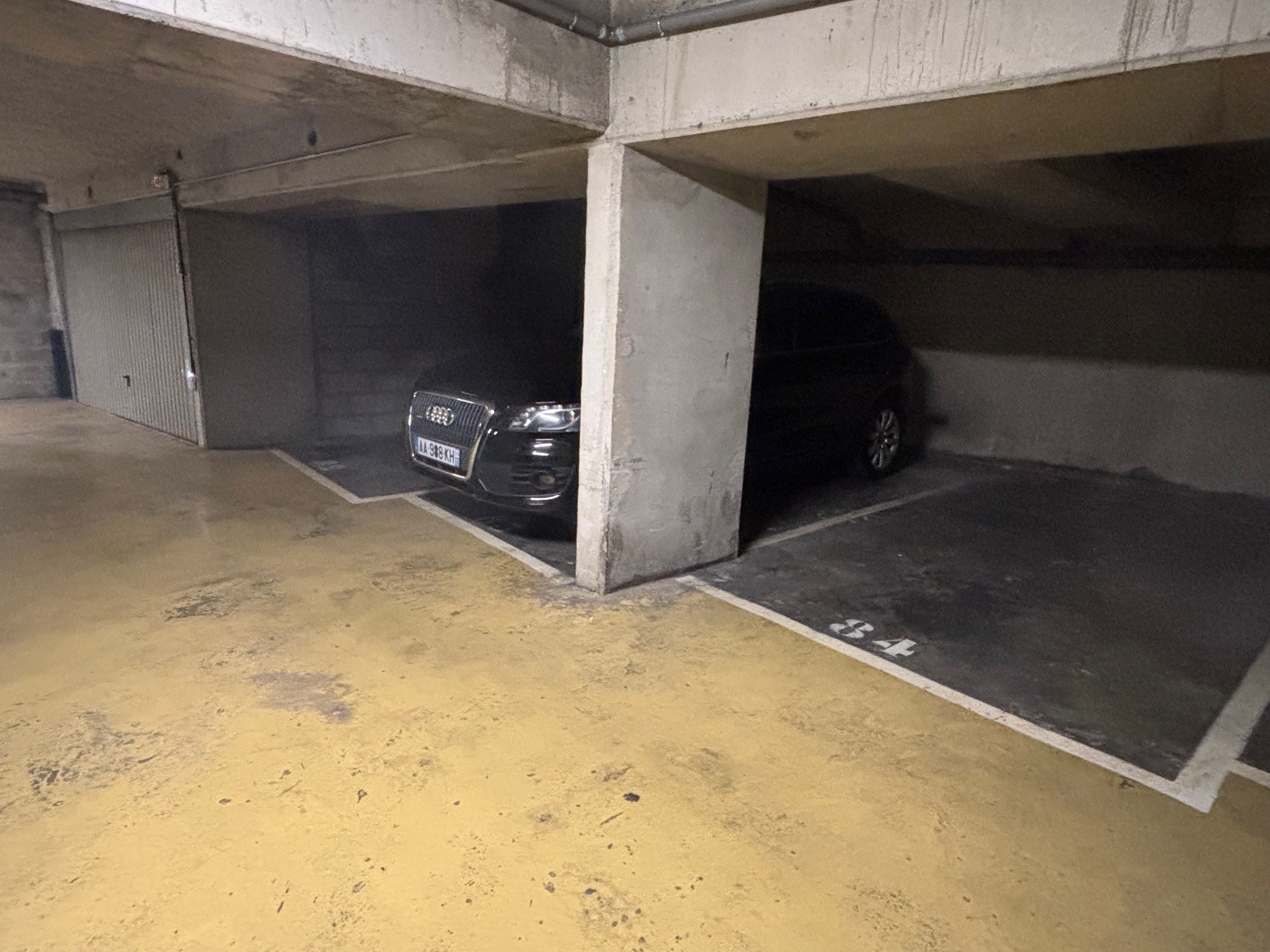 Paris 10 Place de parking Mo Stalingrad — photo 4