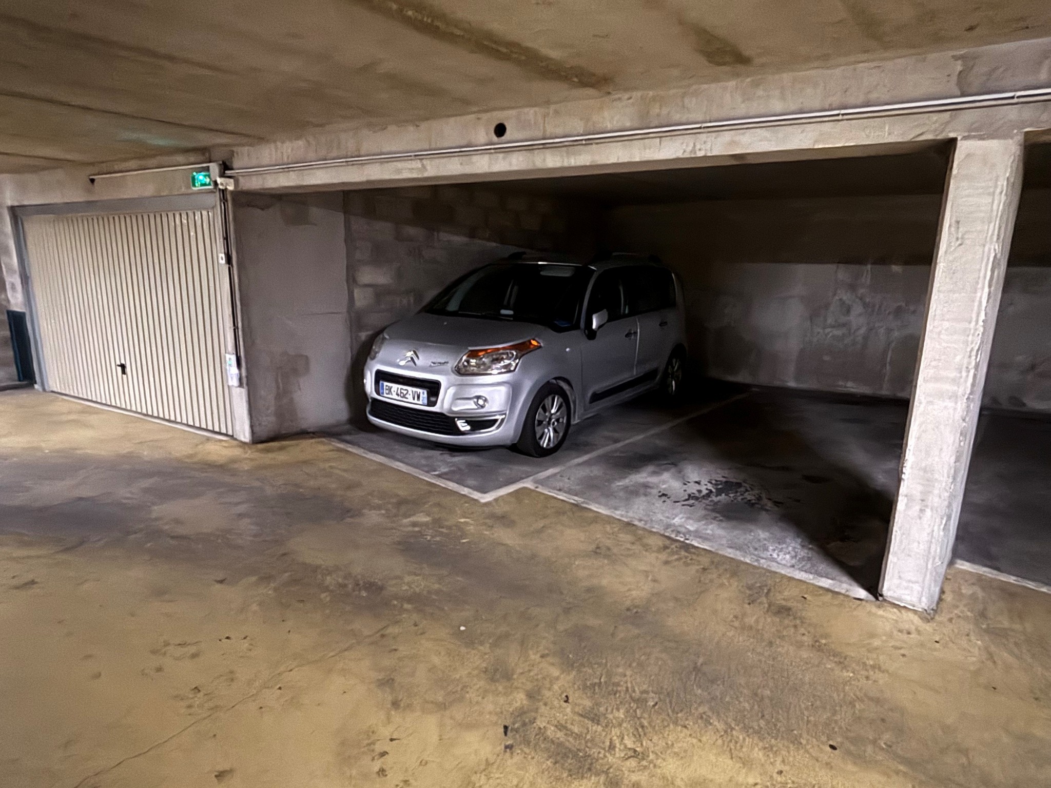 Paris 10 Place de parking Mo Stalingrad — photo 3
