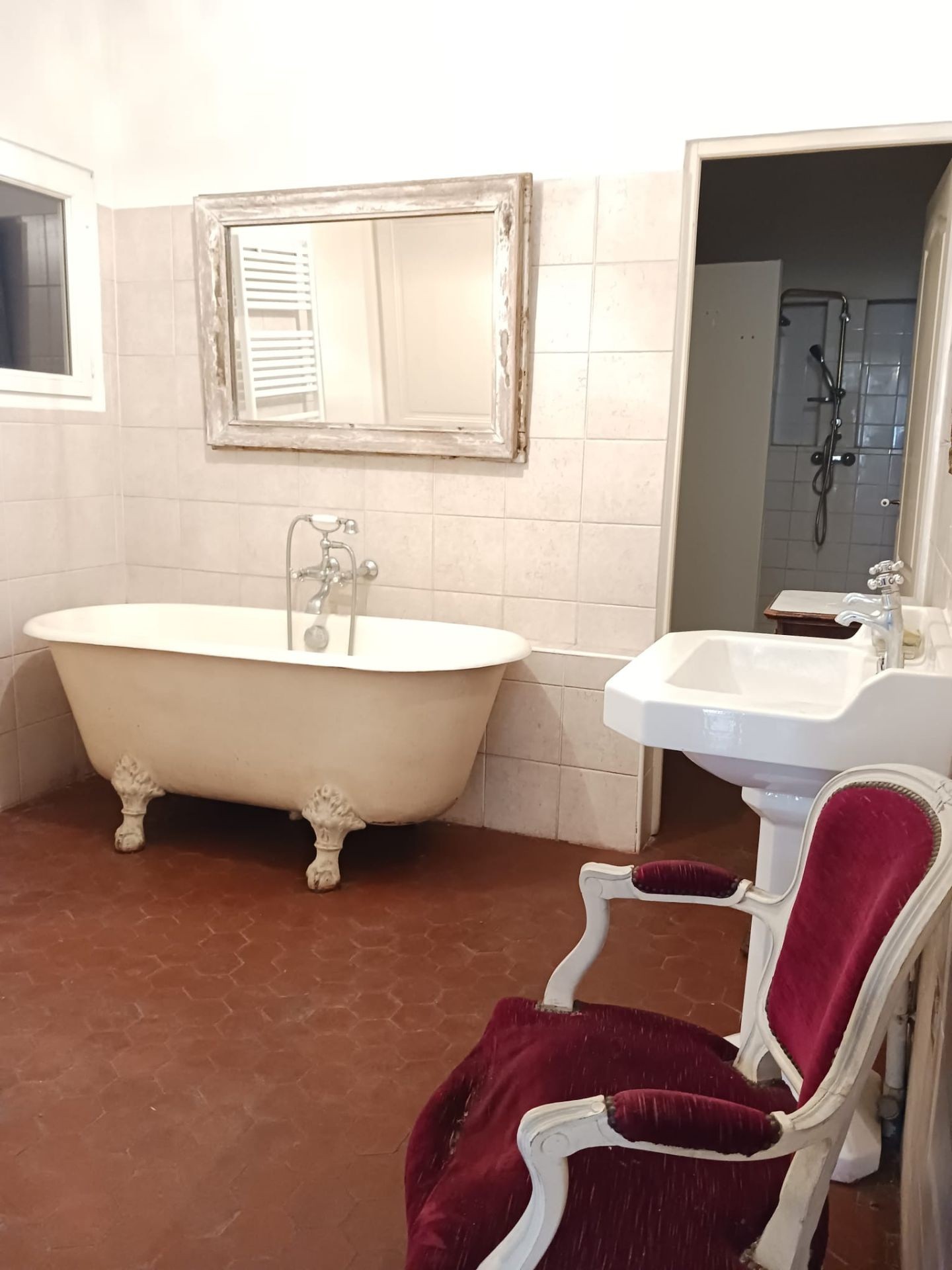 Appartement marseillais avec moulures, cheminées et balcon — photo 8