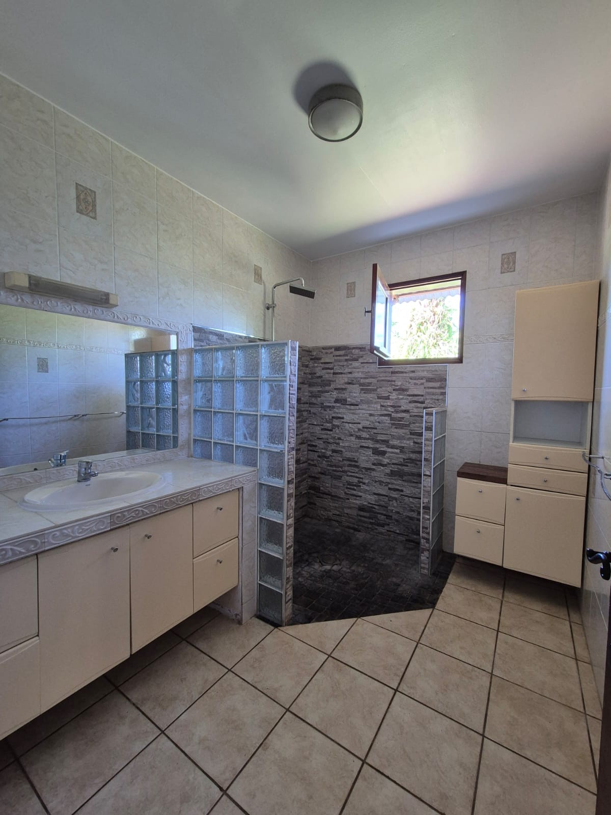 Maison de type T5/6 en location sur le TAMPON — photo 12