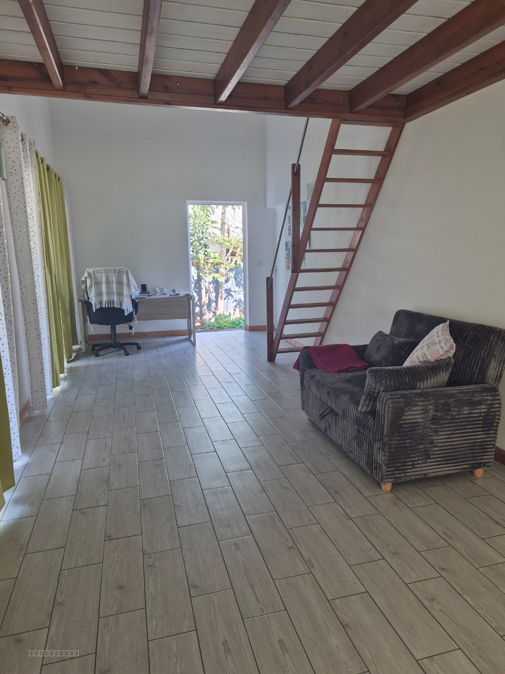 Maison meublée de type T3/4 sur le secteur de LA RAVINE DES CABRIS — photo 4