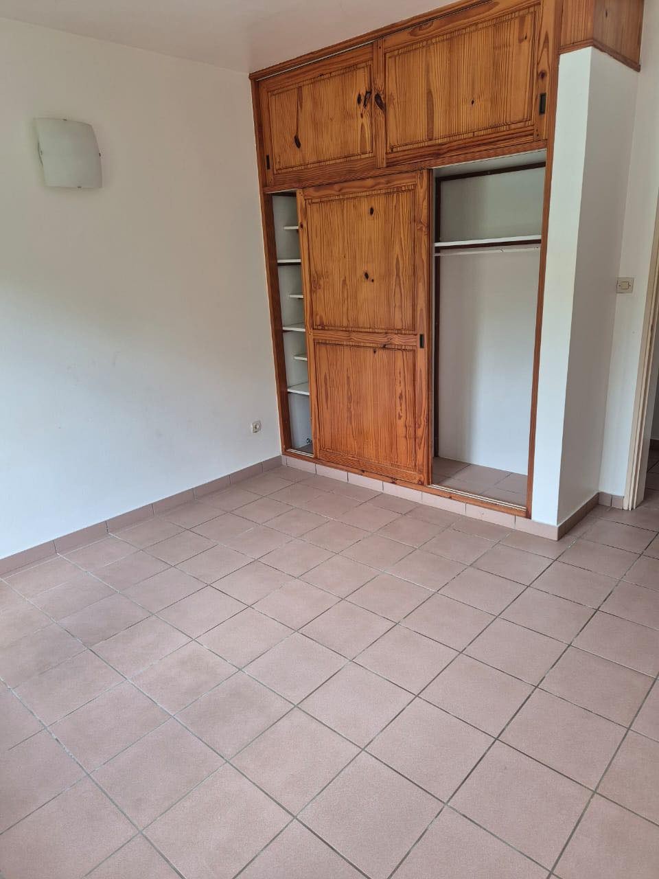 Maison de type T6 en location sur la commune de la RAVINE DES CABRIS — photo 8