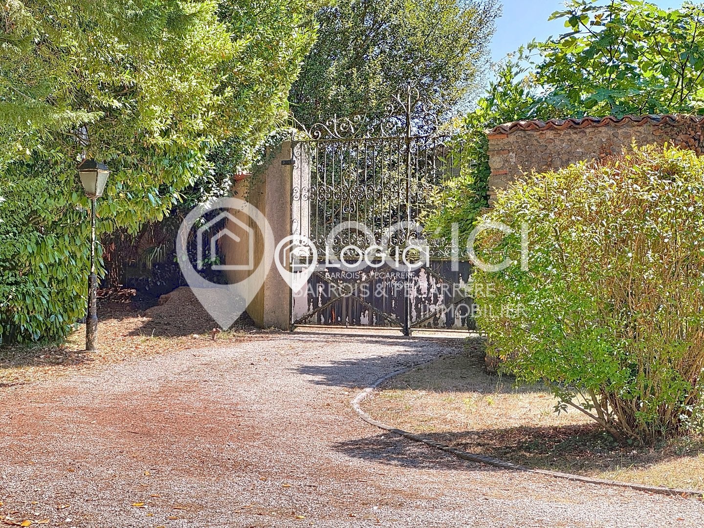 Propriété d'exception avec maison et dépendances — photo 17