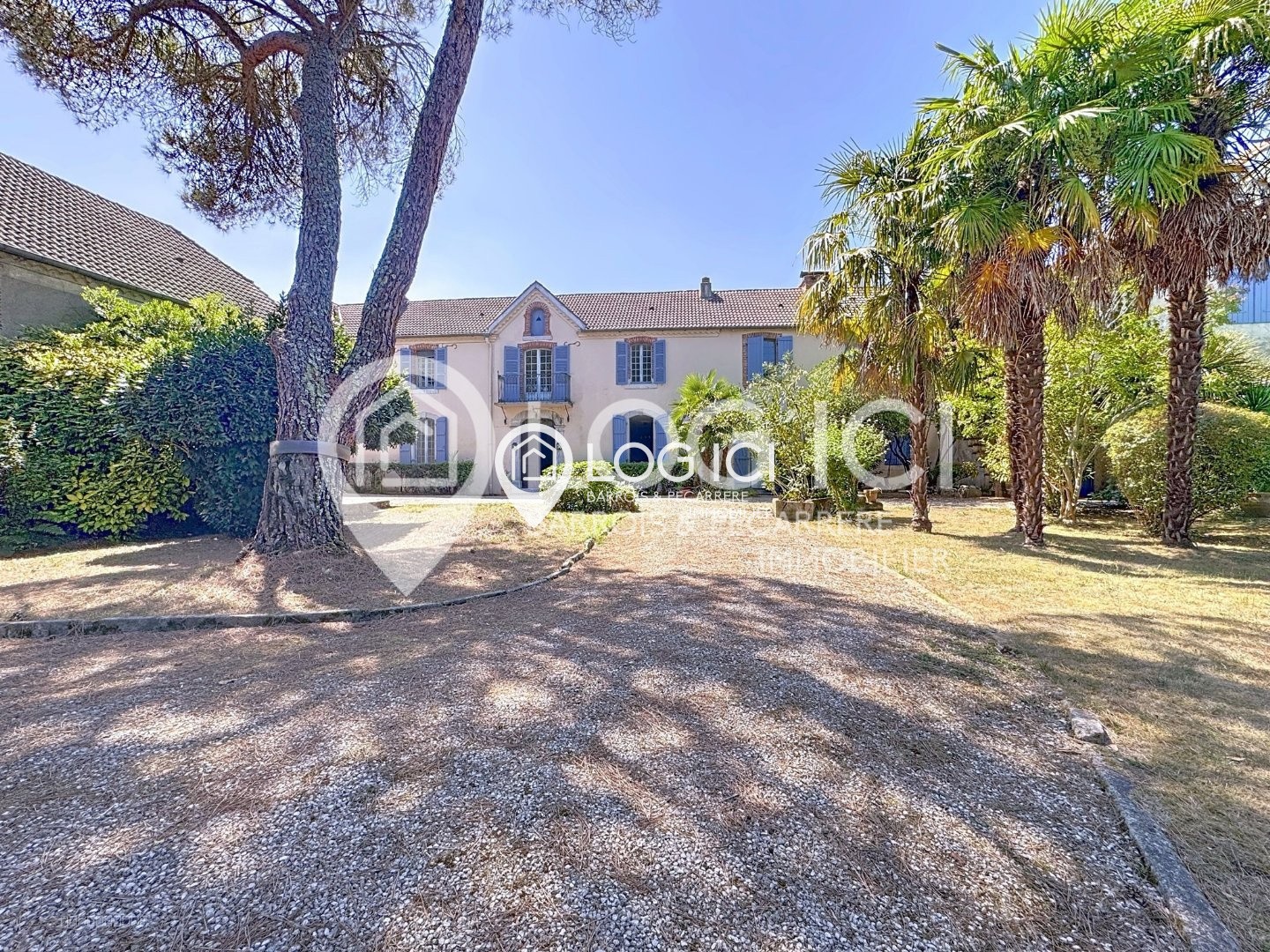 Propriété d'exception avec maison et dépendances — photo 16