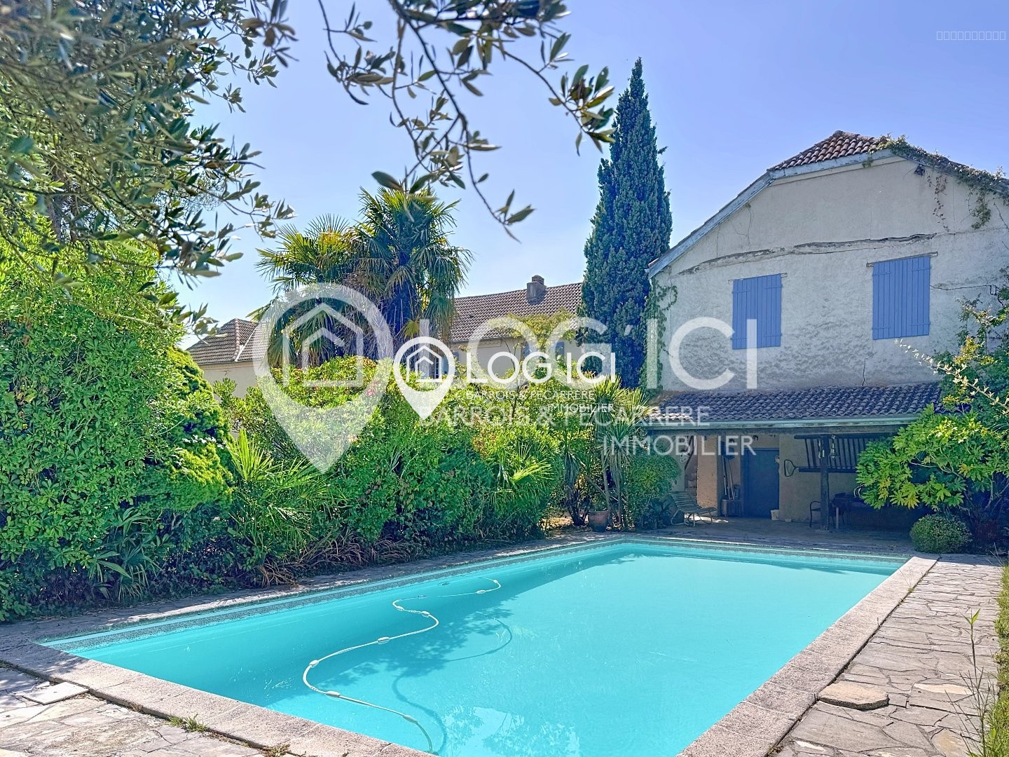 Propriété d'exception avec maison et dépendances — photo 3