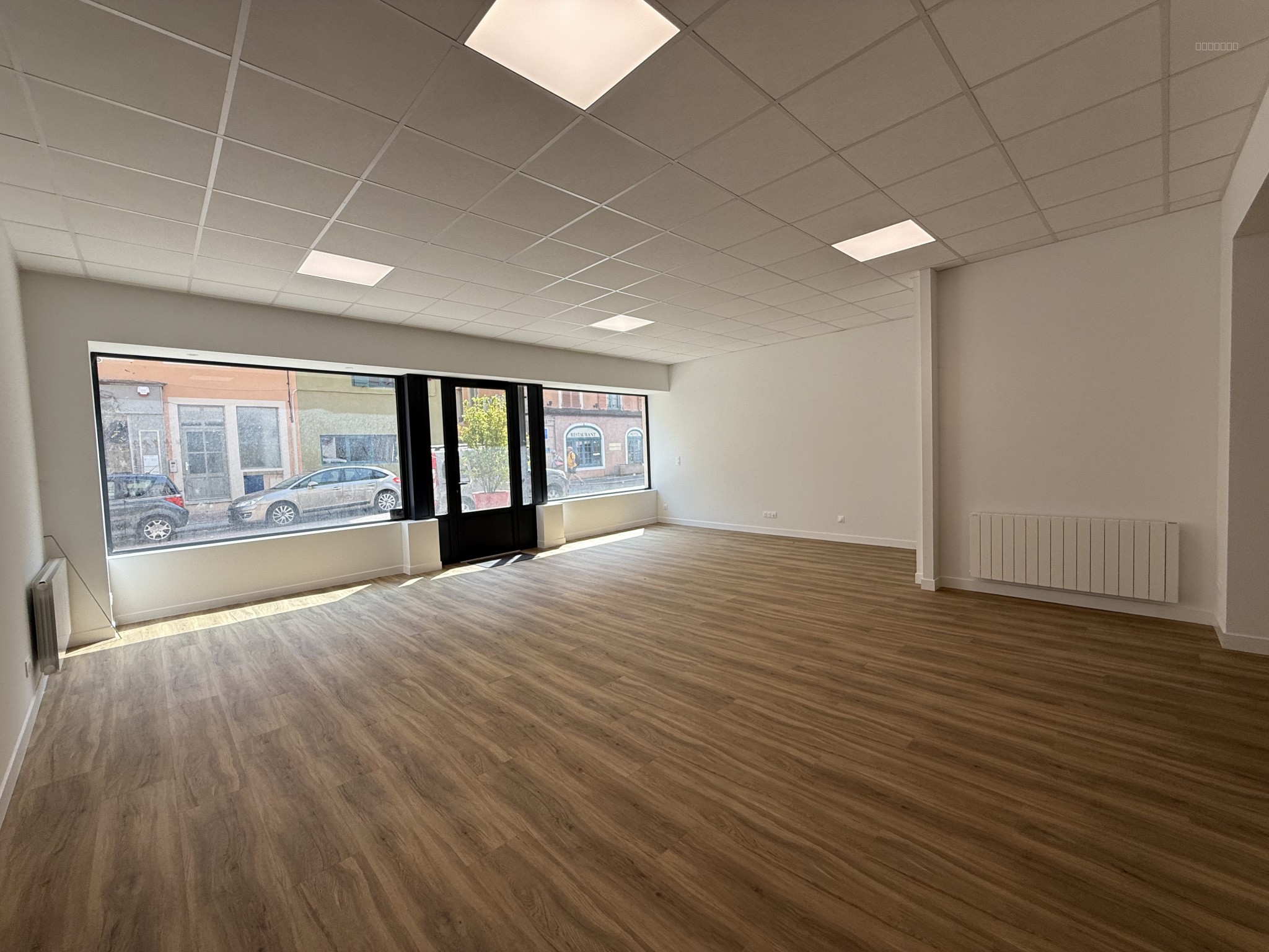 Immeuble professionnel avec logement   Centre de Tournus — photo 3