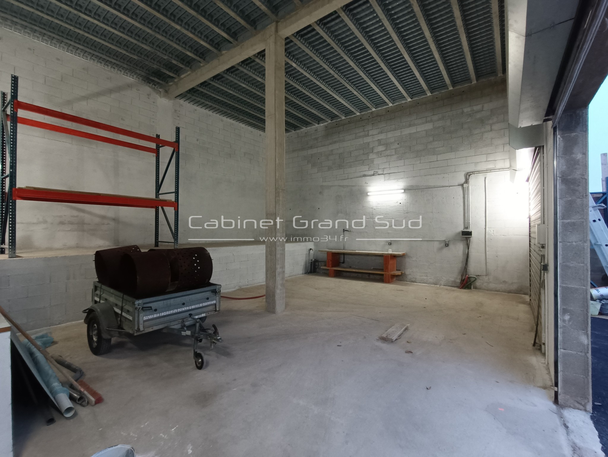 Parking / Box à louer à Vendargues, 90 m² – photo 2 sur 3